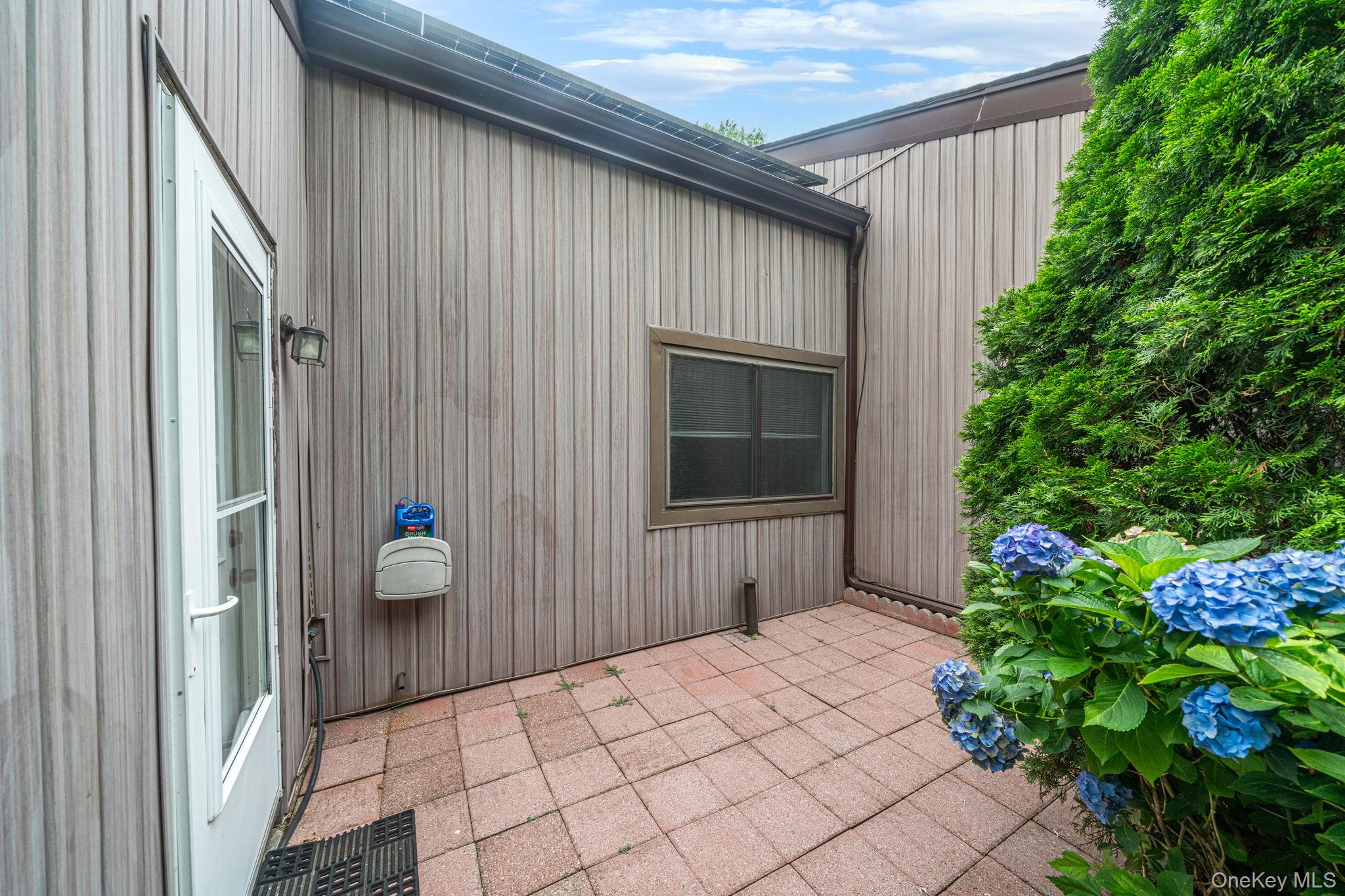 194 Strathmore Gate Drive Property Photo 16