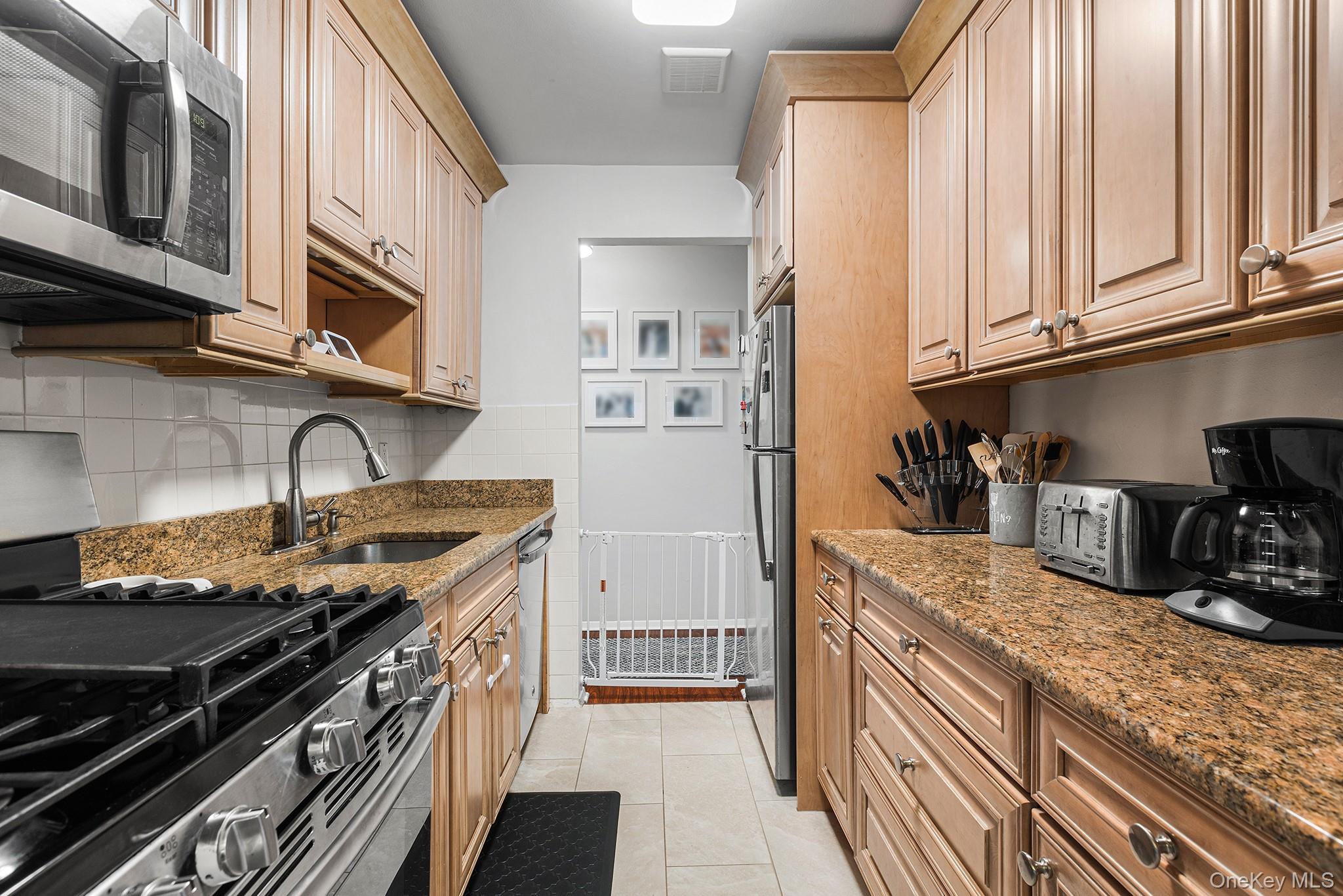 2241 Palmer Avenue 3e Property Photo 6