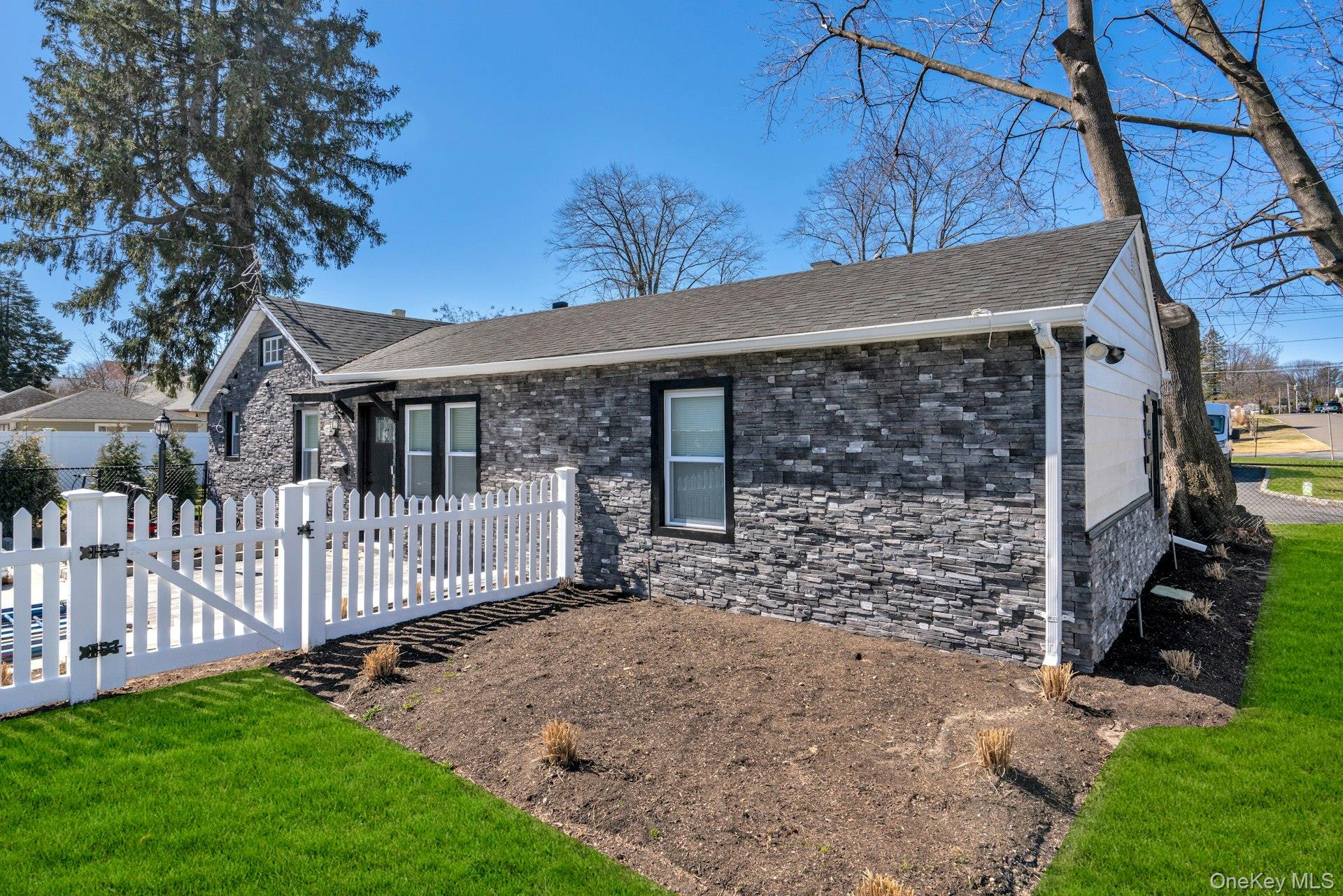 25 E Miller Street Property Photo 1