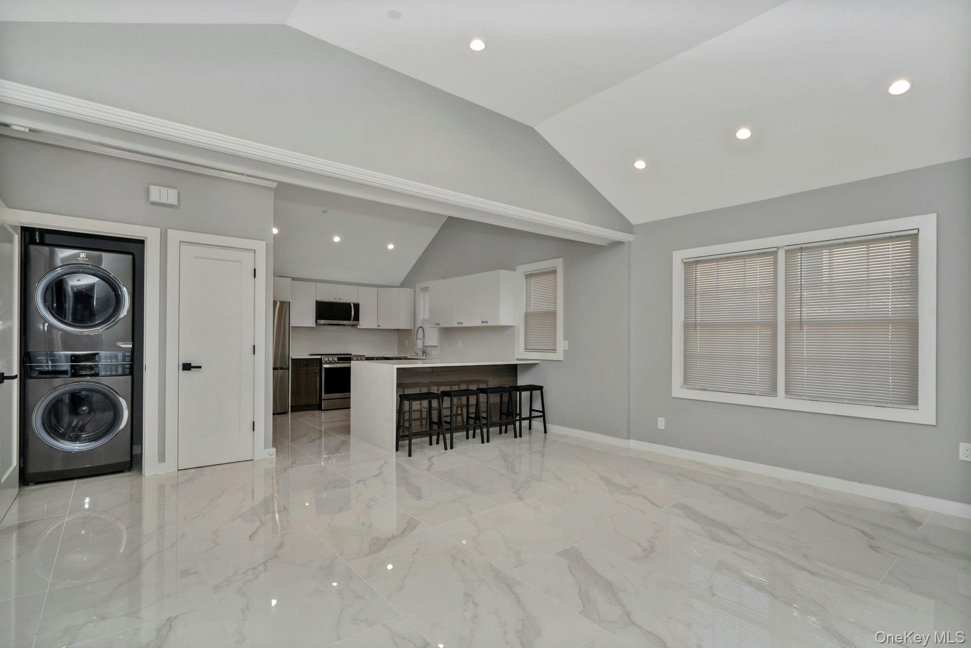 25 E Miller Street Property Photo 4