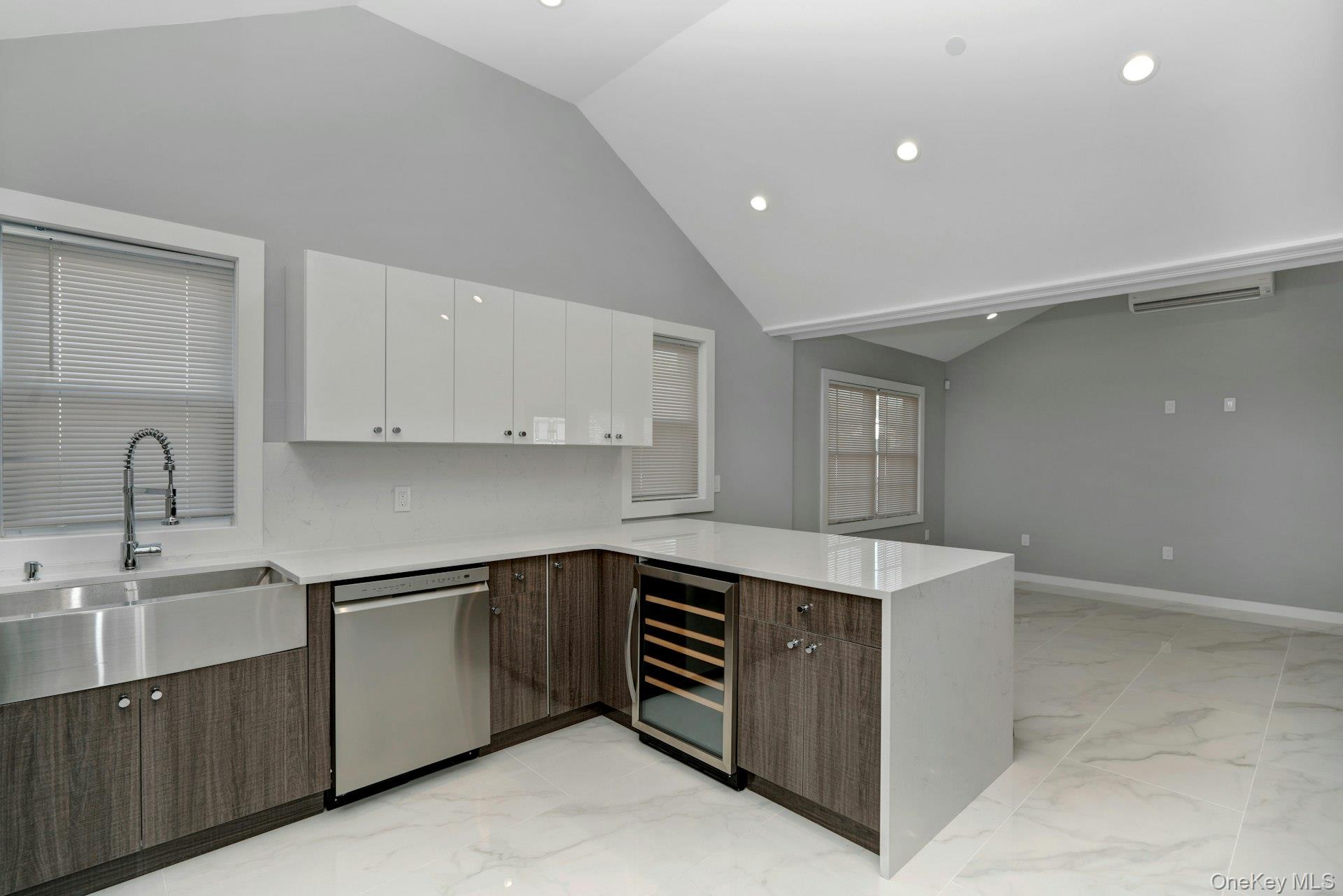 25 E Miller Street Property Photo 8