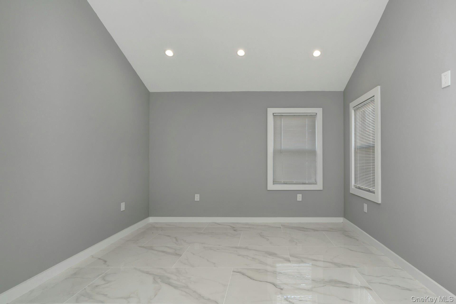 25 E Miller Street Property Photo 13