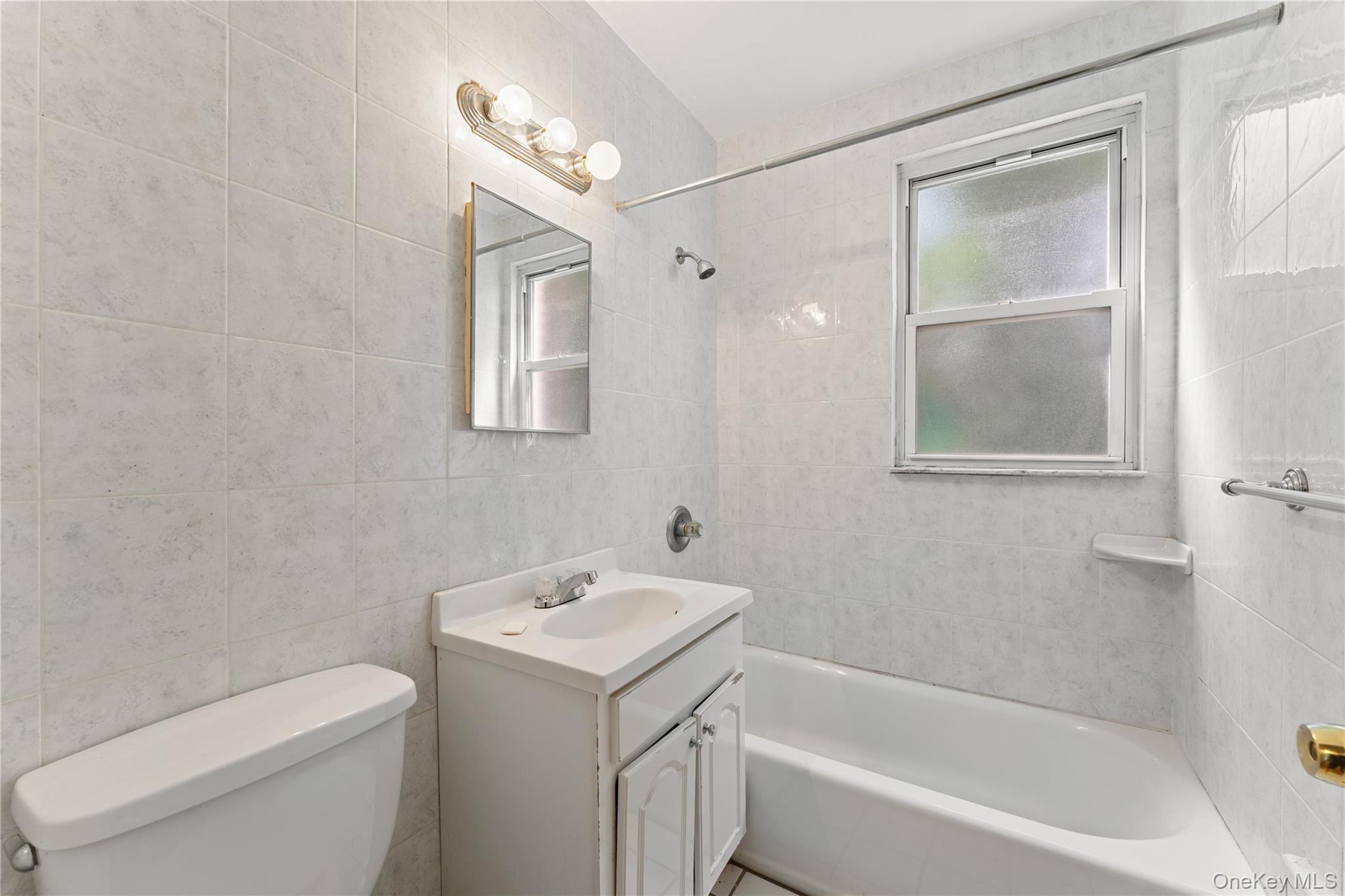 44 Winchester Avenue 1b Property Photo 11