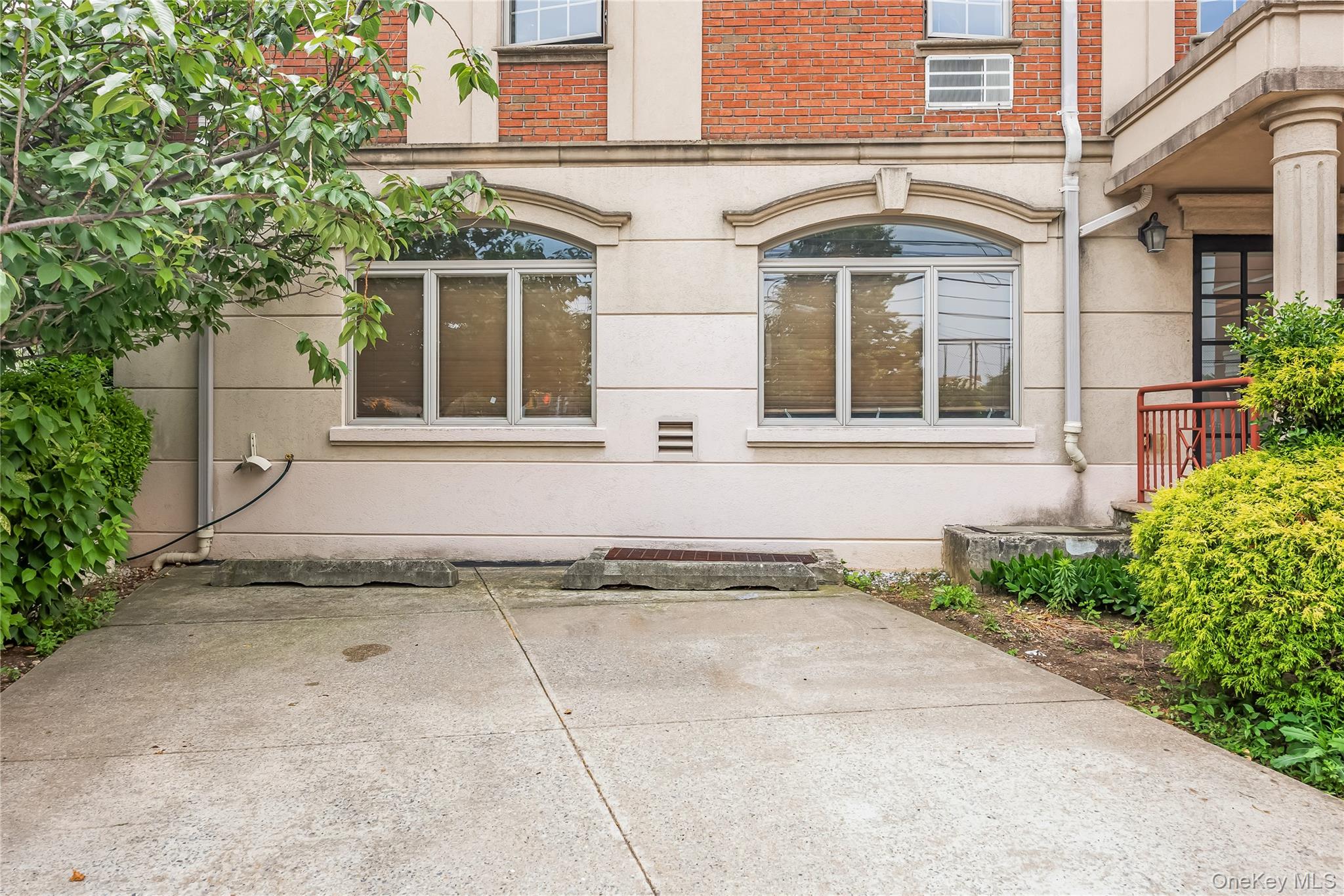 66-06 70th Street R5 Property Photo 4