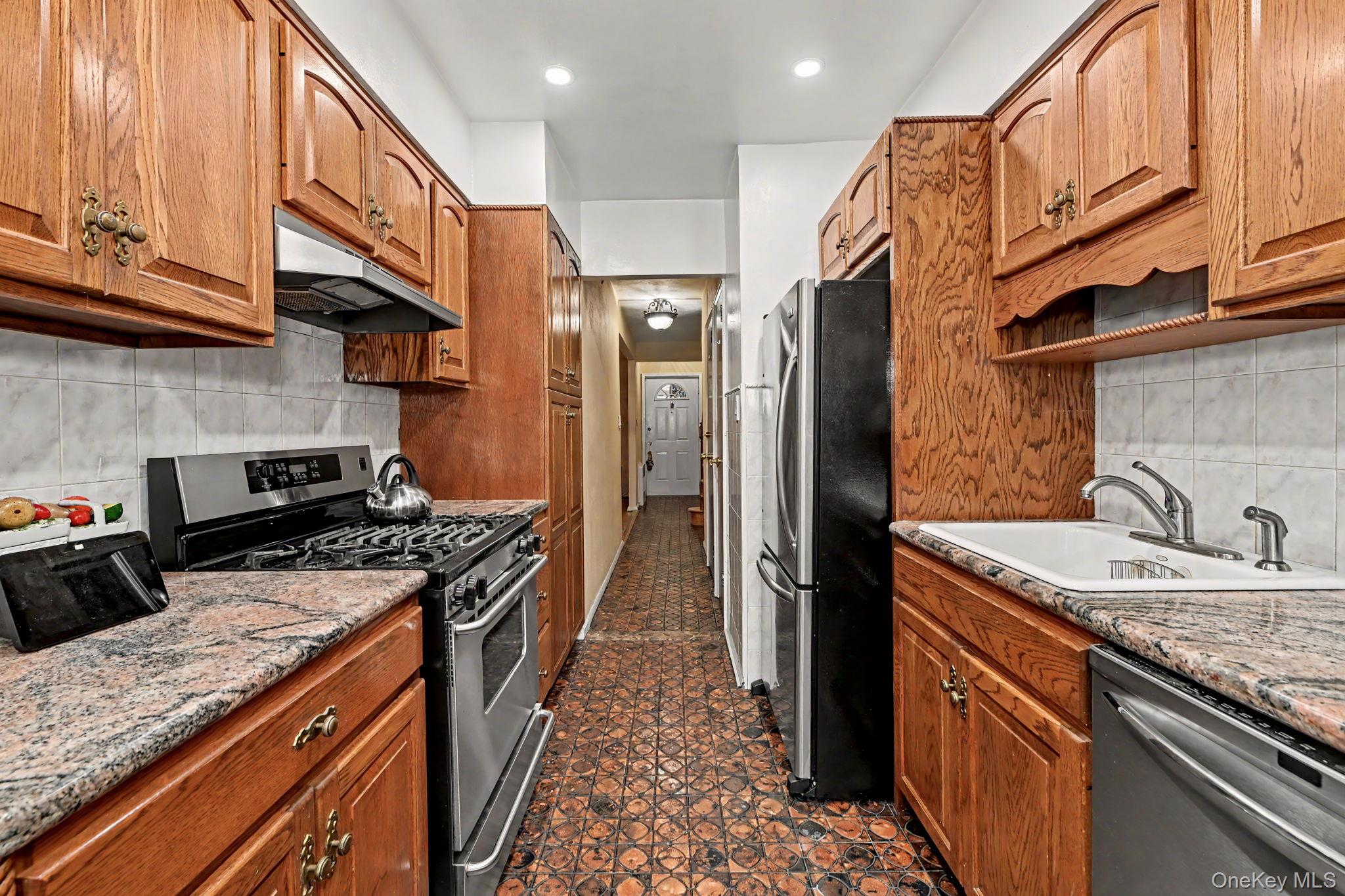 25-19 76th Street Property Photo 8