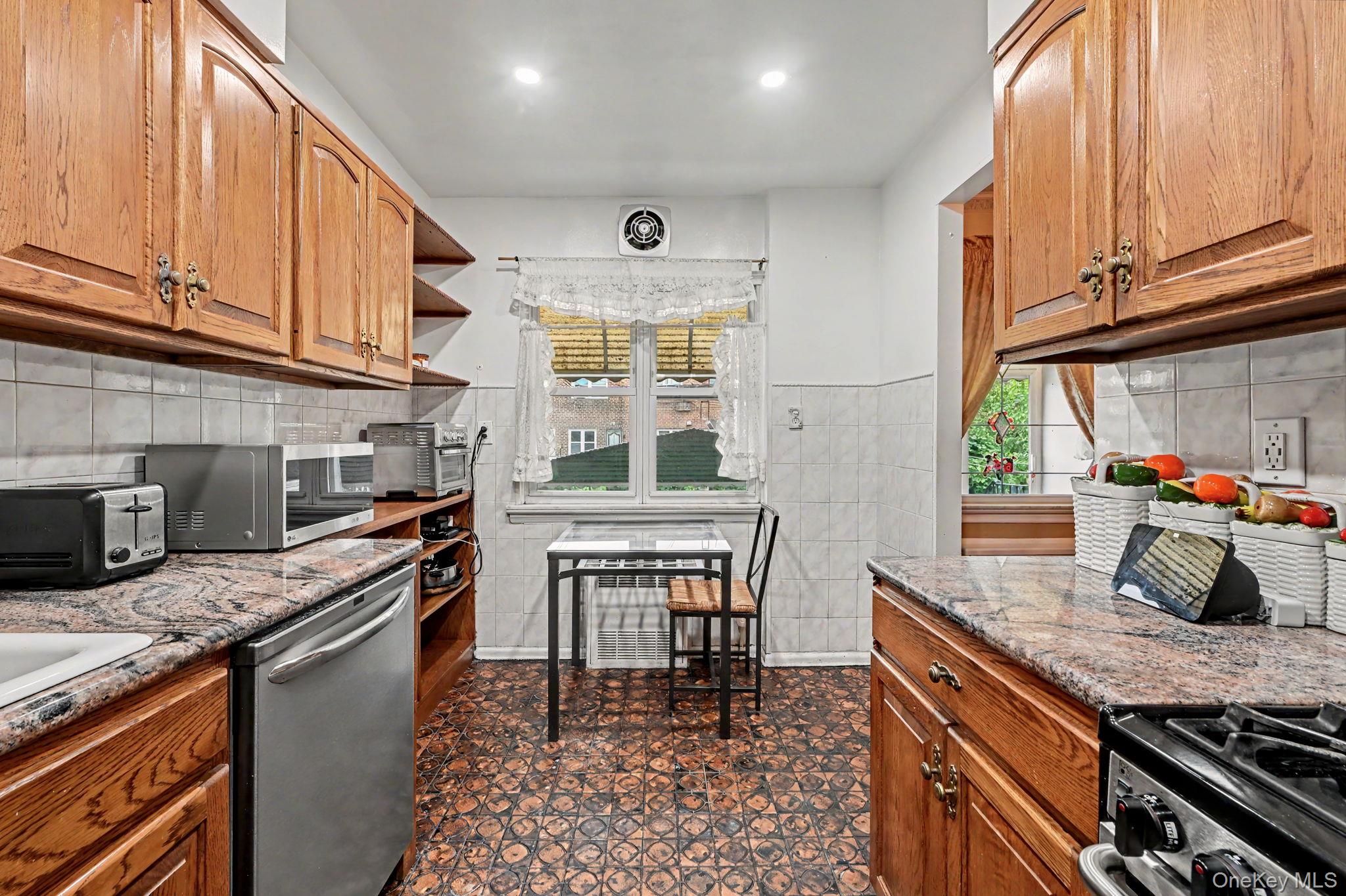 25-19 76th Street Property Photo 10