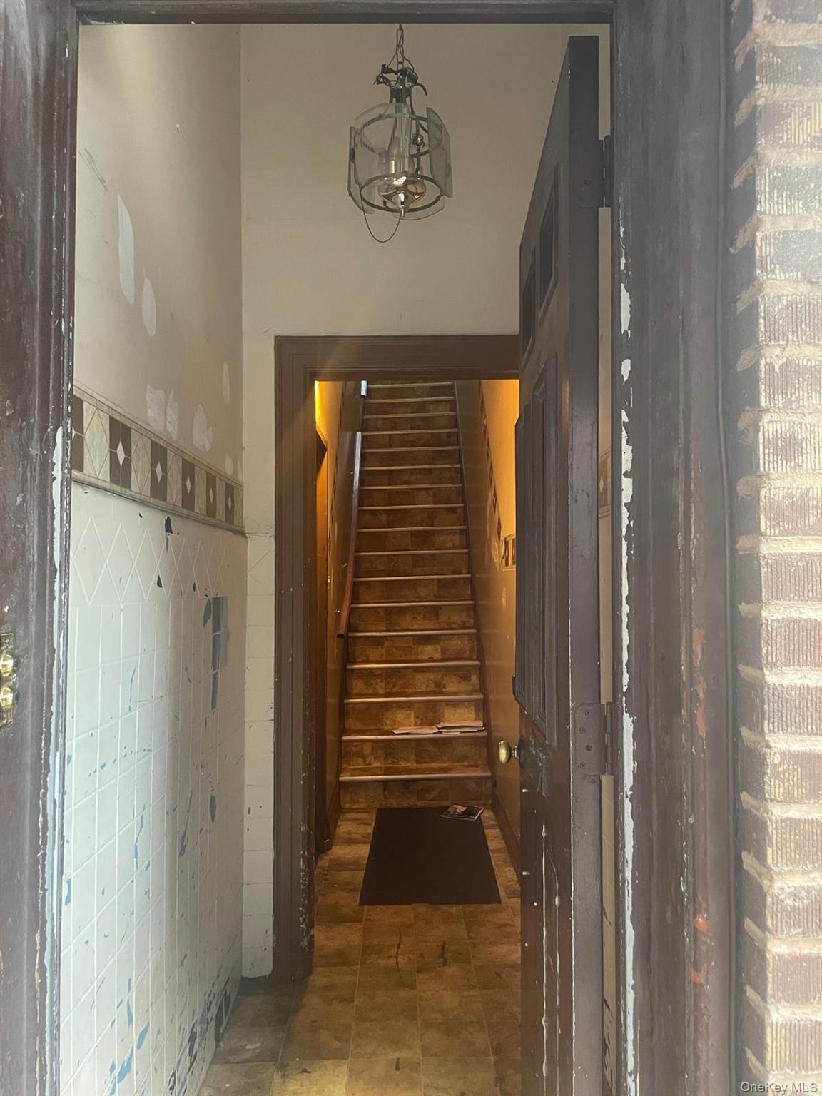 1490 Gates Avenue Property Photo 3