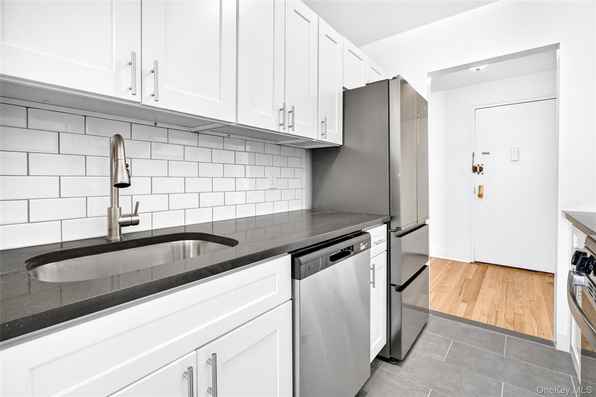 3201 Grand Concourse 6m Property Photo 6