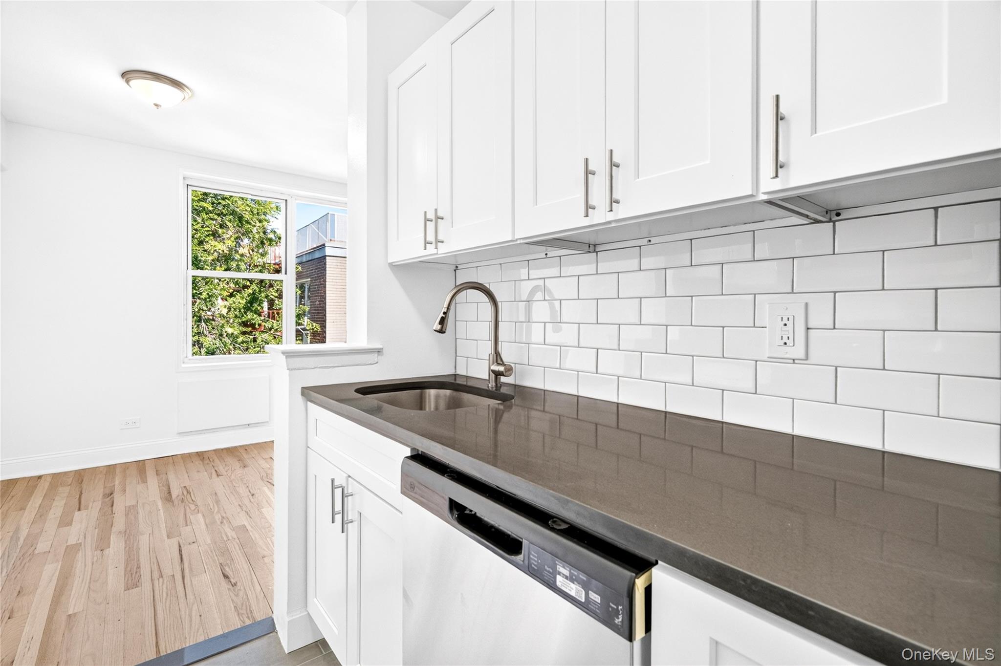 3201 Grand Concourse 6m Property Photo 8