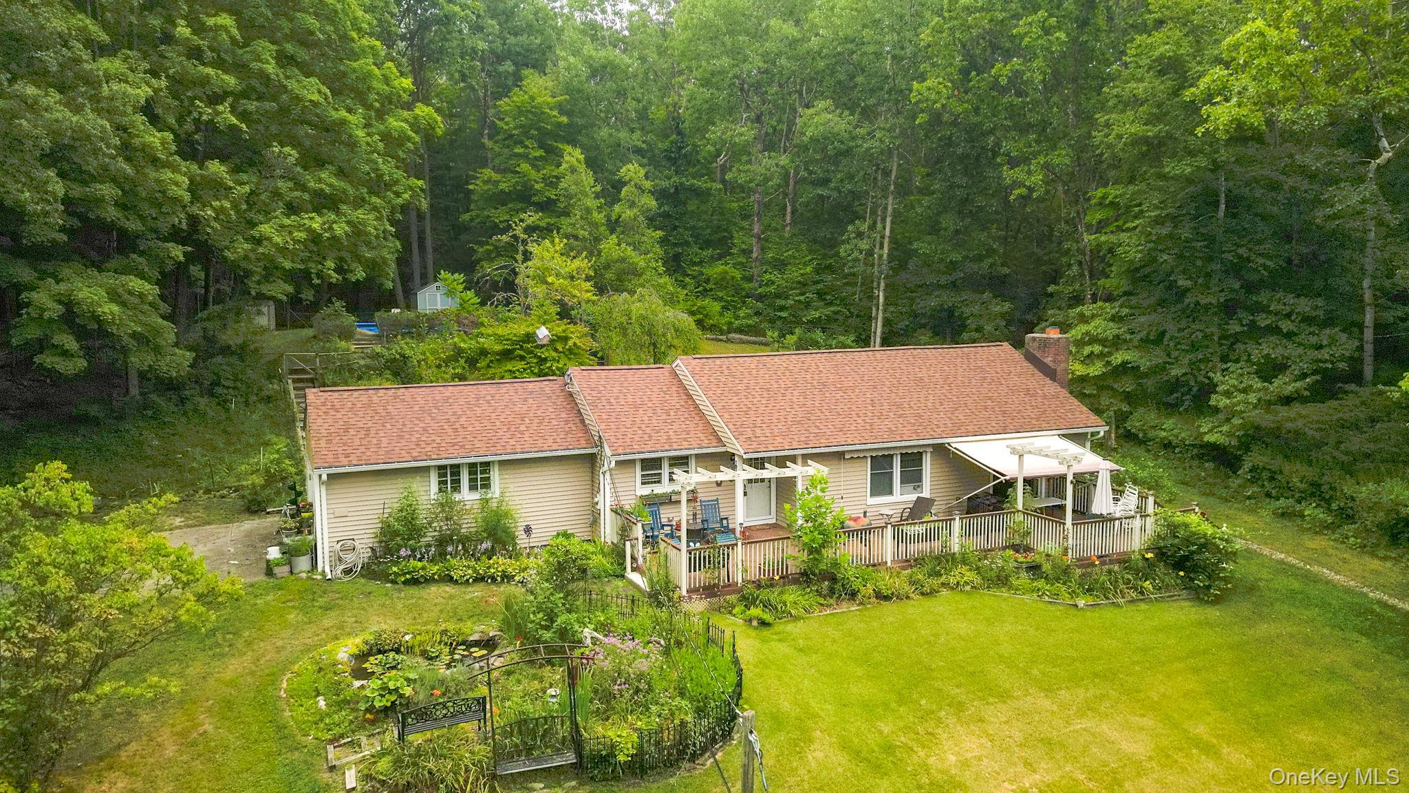 408 Field Road Property Photo 2
