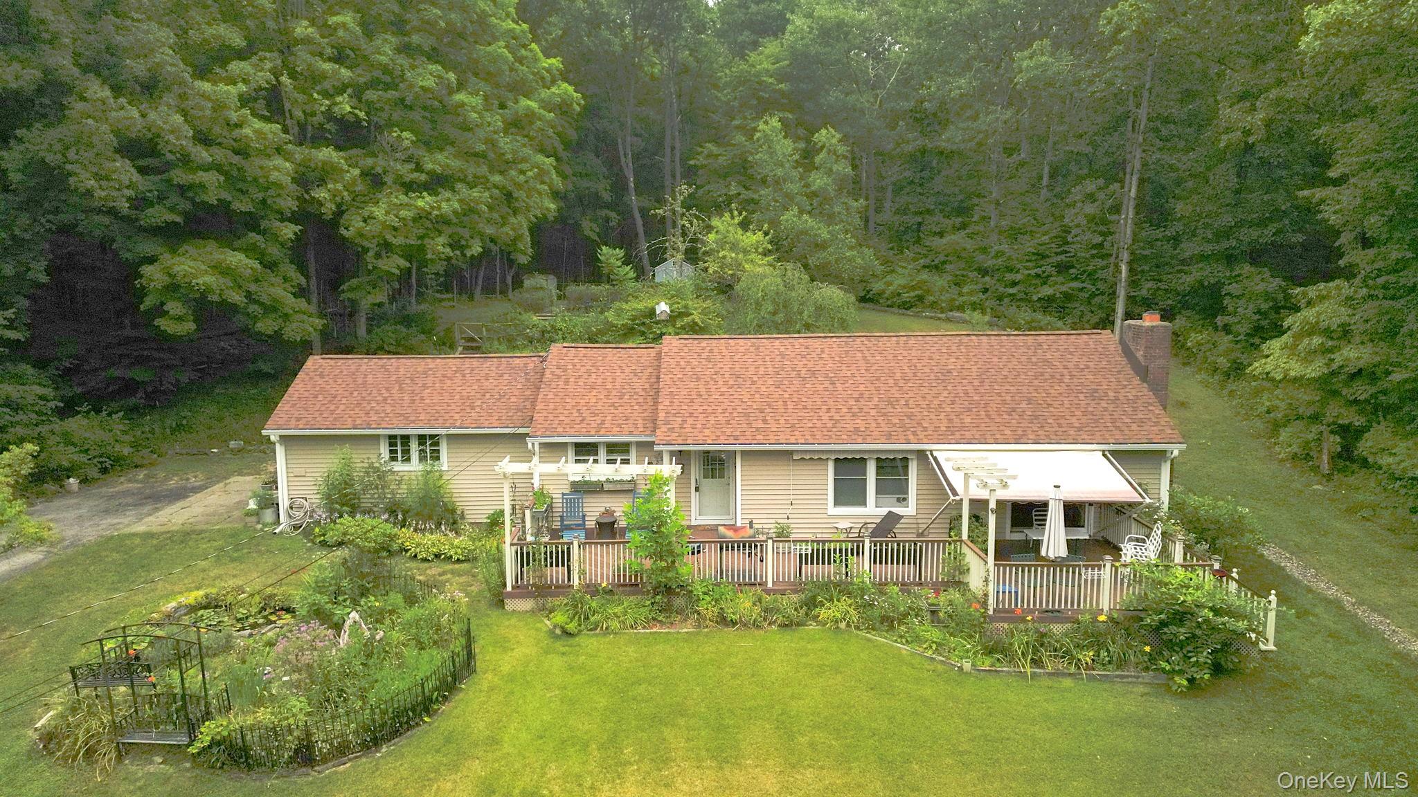 408 Field Road Property Photo 3