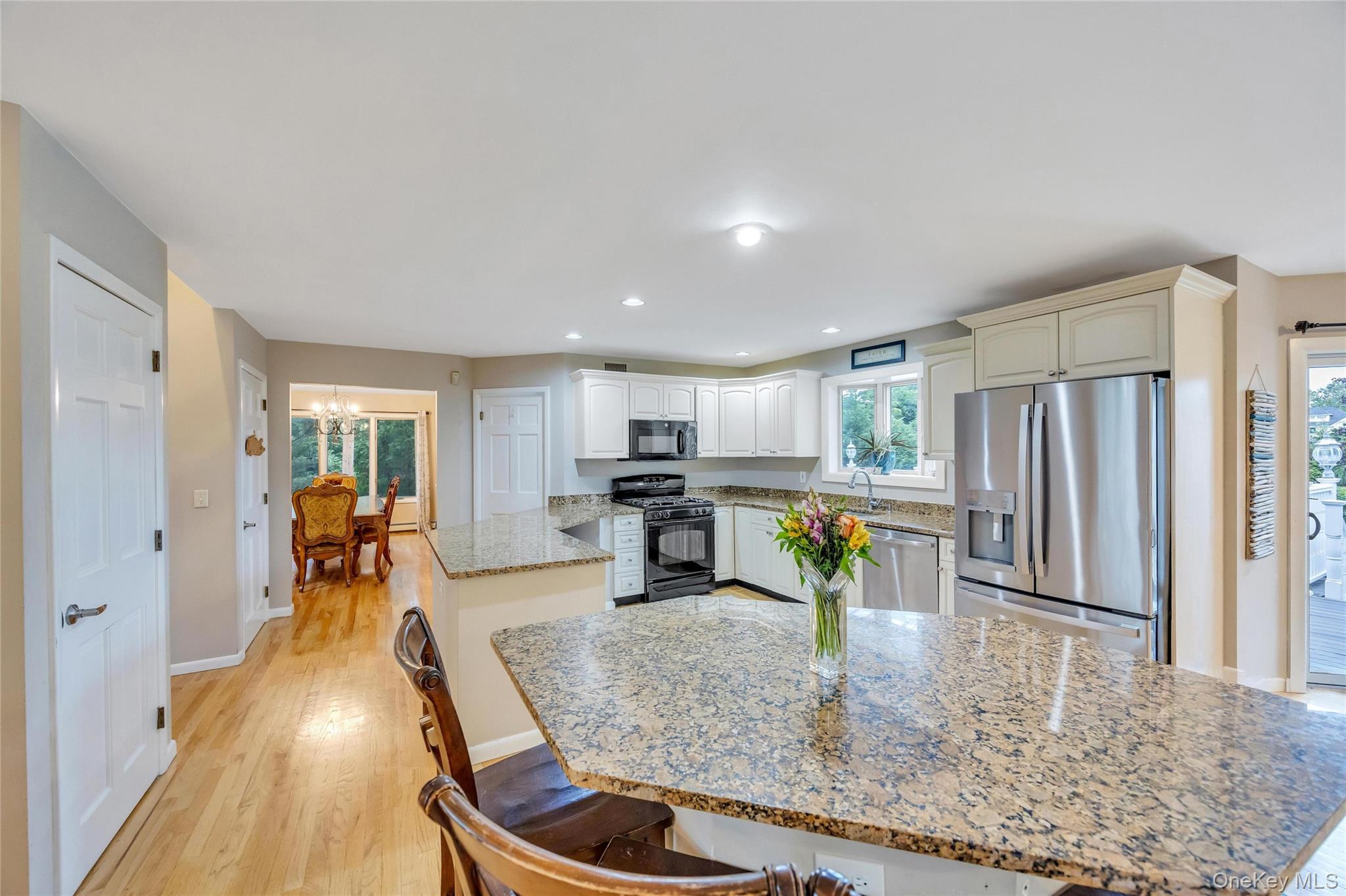 275 S Gillette Avenue Property Photo 16