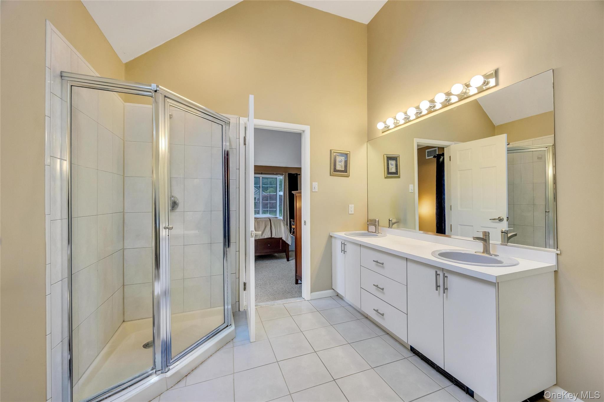 275 S Gillette Avenue Property Photo 26