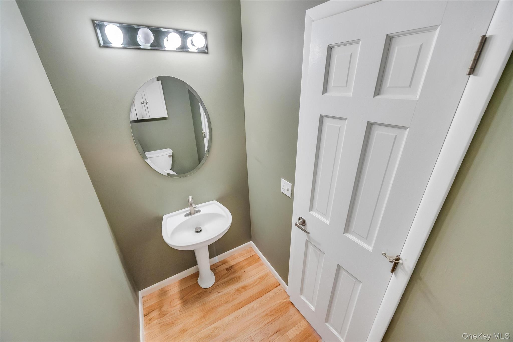 275 S Gillette Avenue Property Photo 32
