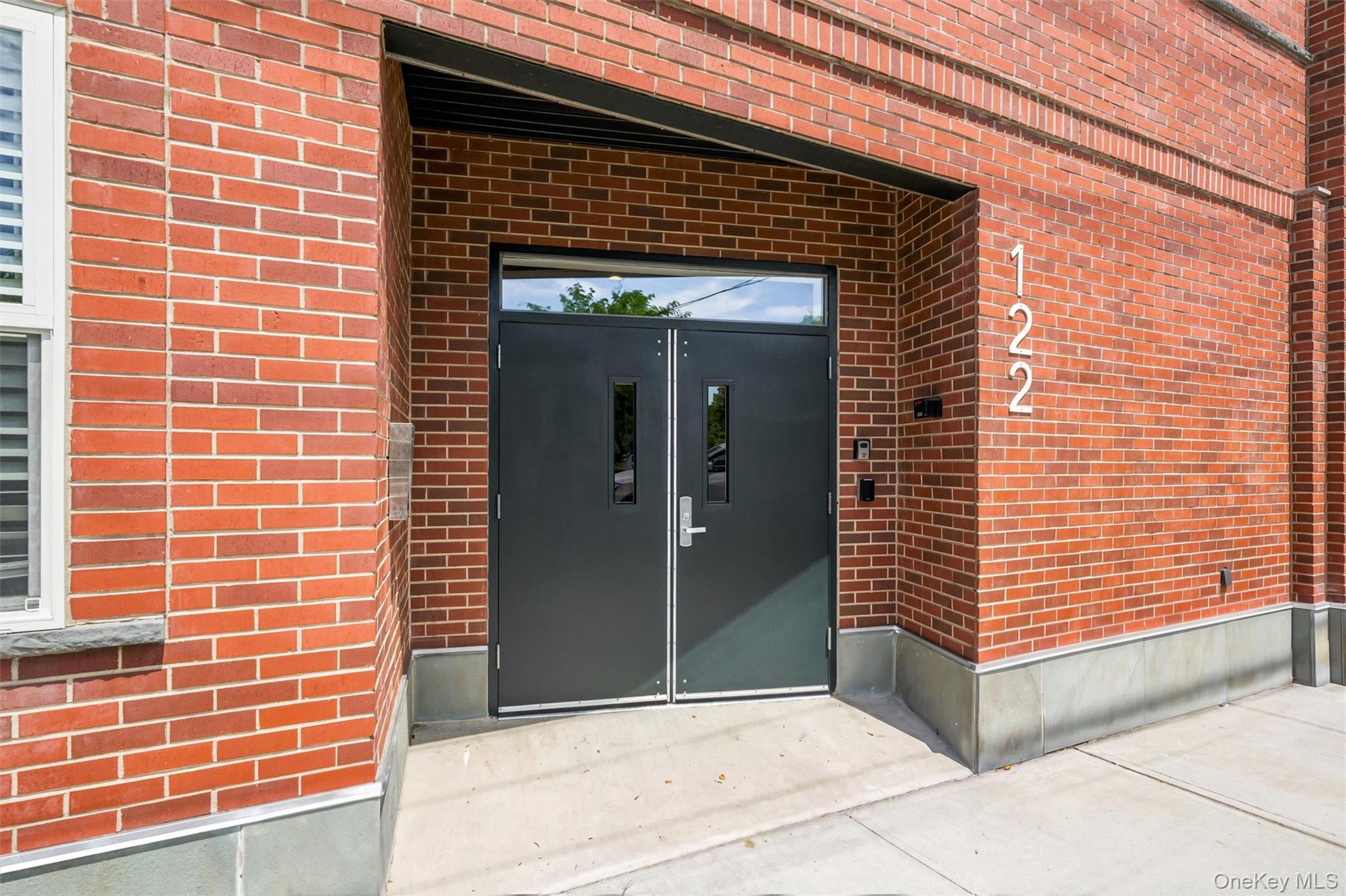 122 Greenwich Avenue Property Photo 7