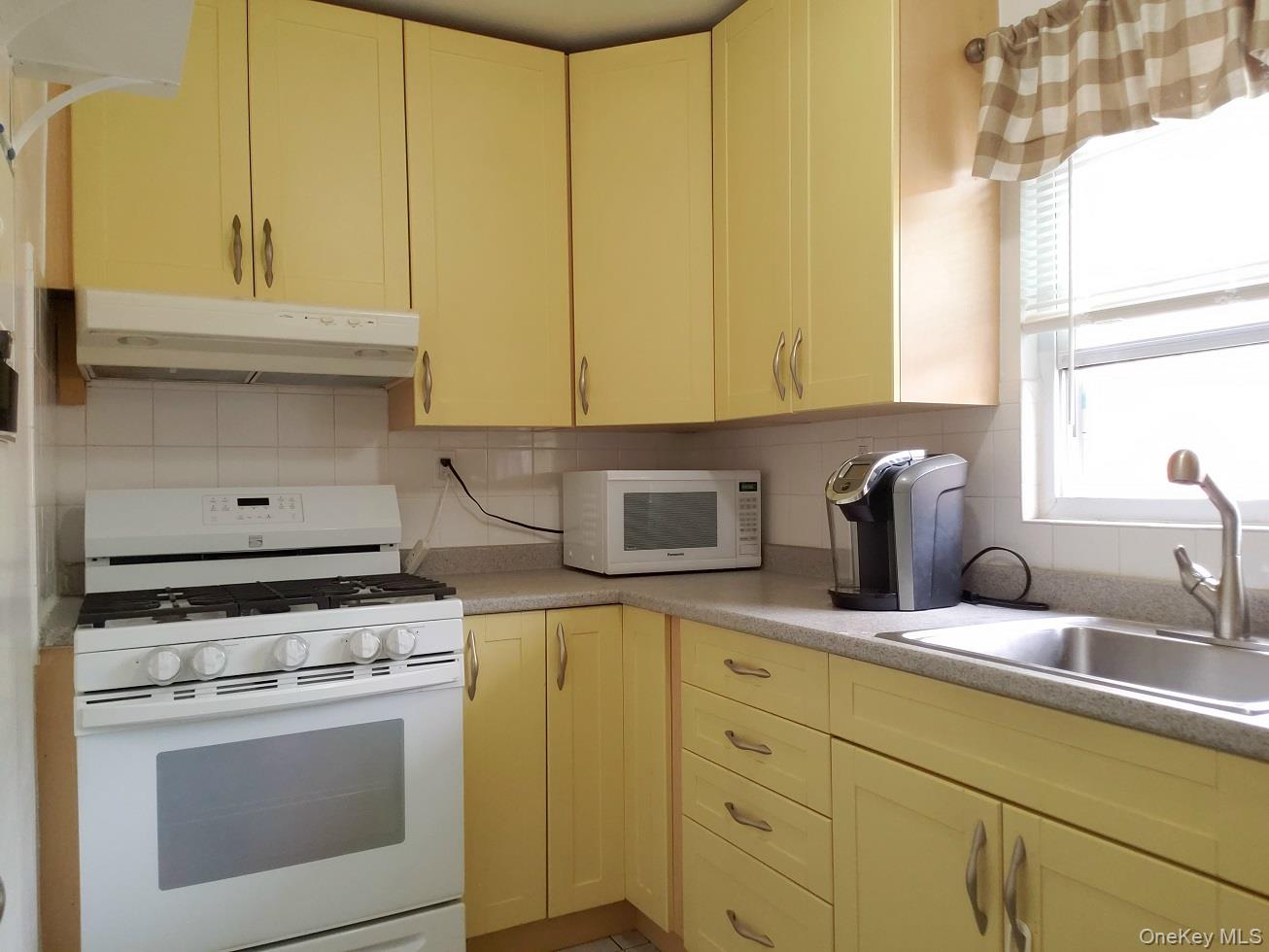 330 S Broadway D9 Property Photo 3