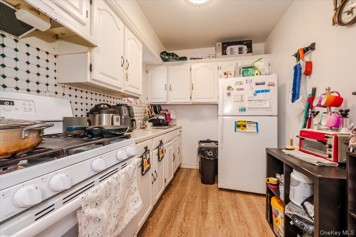 90-25a & Lot 155 Elmhurst Avenue Property Photo 15