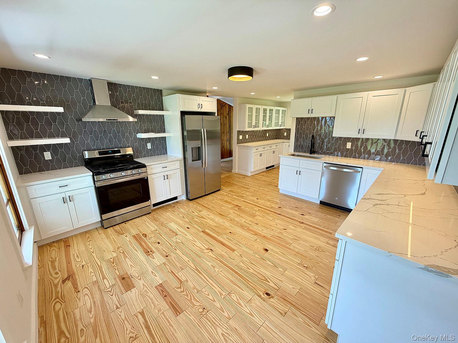 180 Henderson Road Property Photo 8