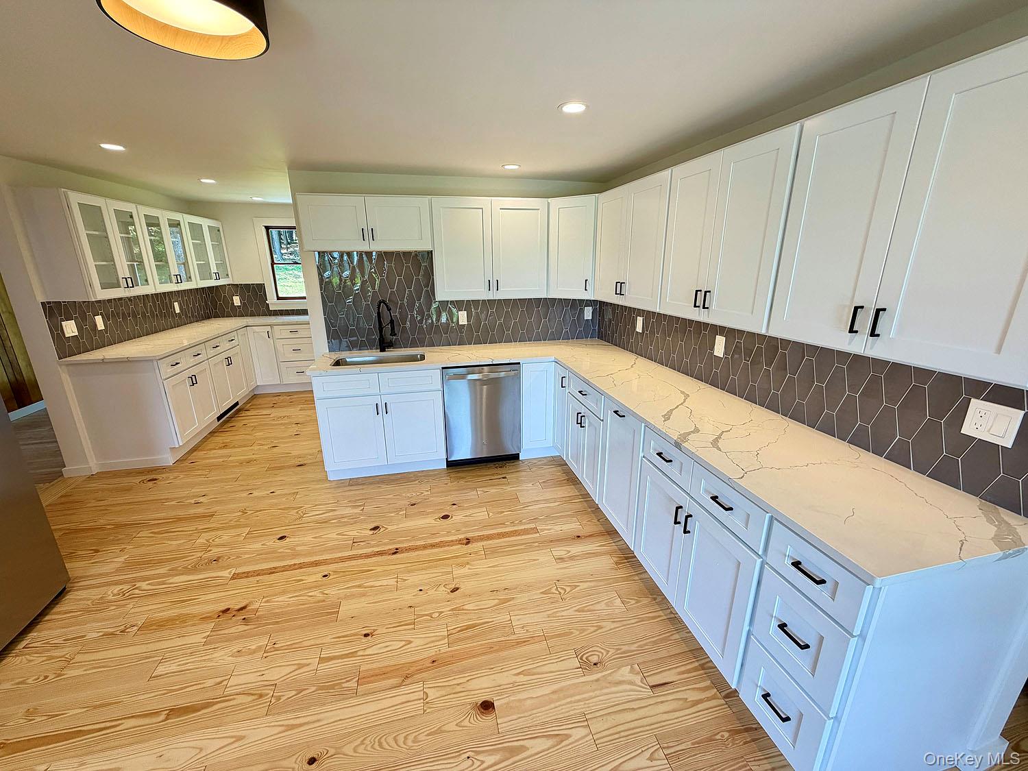 180 Henderson Road Property Photo 10