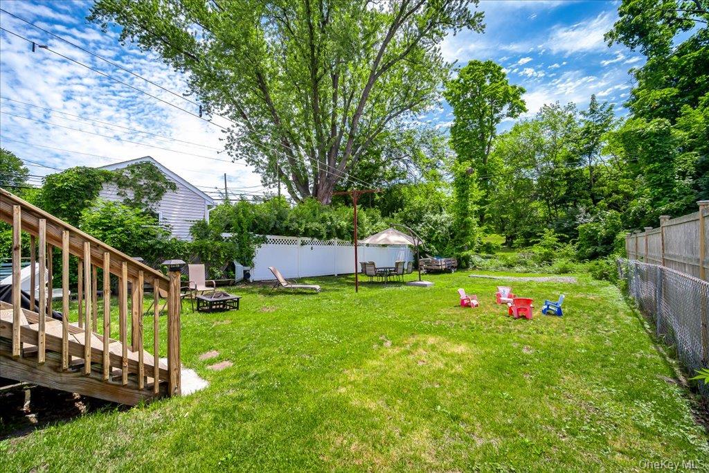 40 N Elm Street Property Photo 21