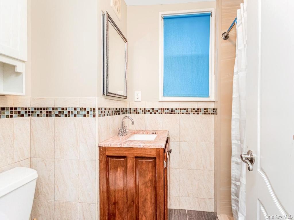 4004 Rombouts Avenue Property Photo 13