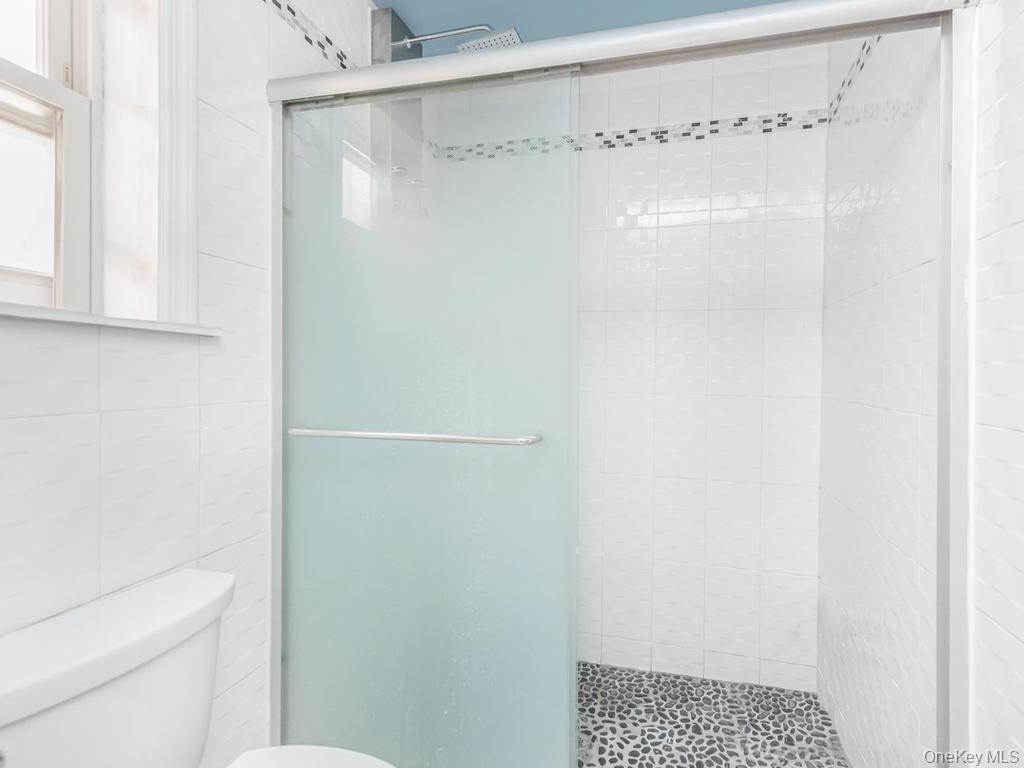 4004 Rombouts Avenue Property Photo 15