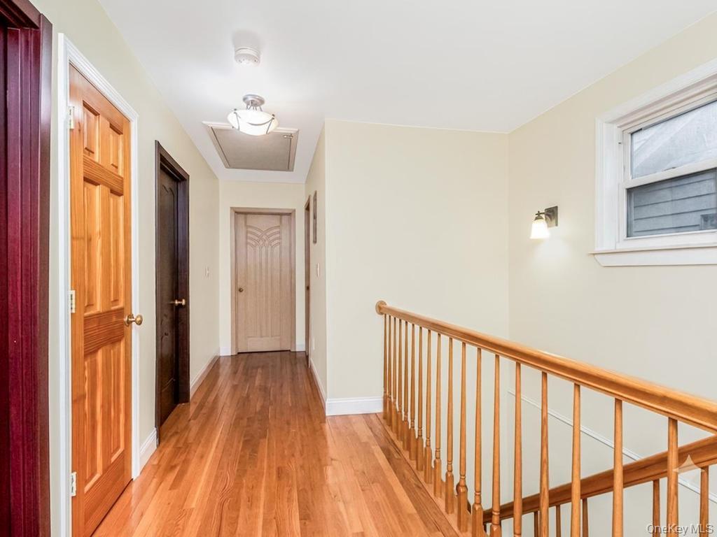 4004 Rombouts Avenue Property Photo 21
