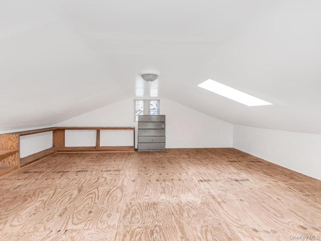 4004 Rombouts Avenue Property Photo 23