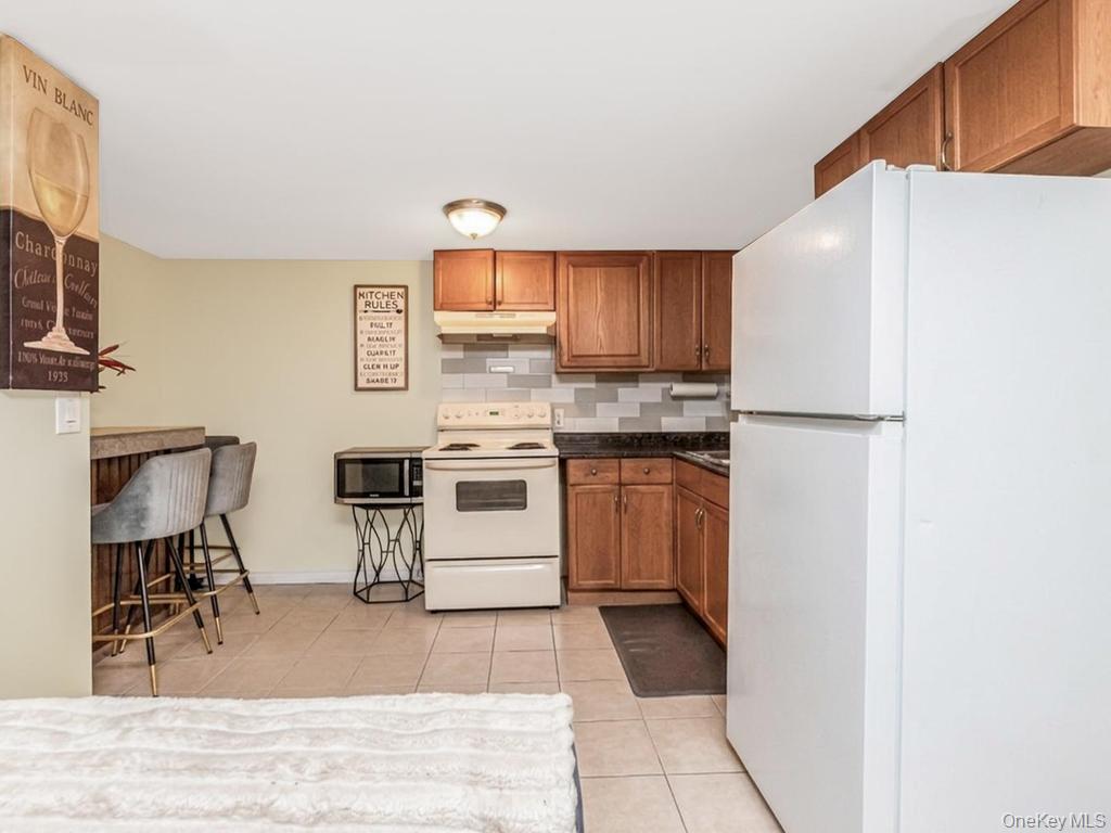 4004 Rombouts Avenue Property Photo 26