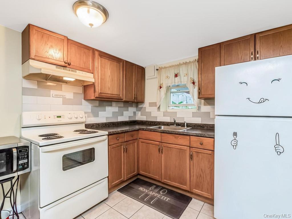 4004 Rombouts Avenue Property Photo 27