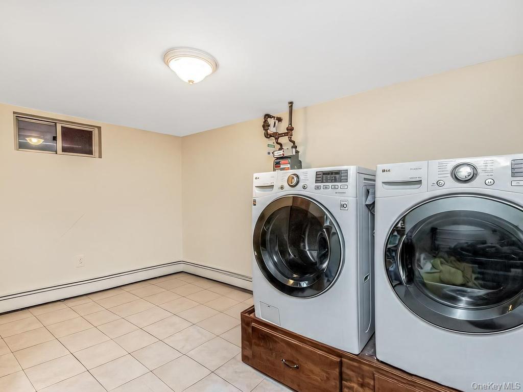 4004 Rombouts Avenue Property Photo 31