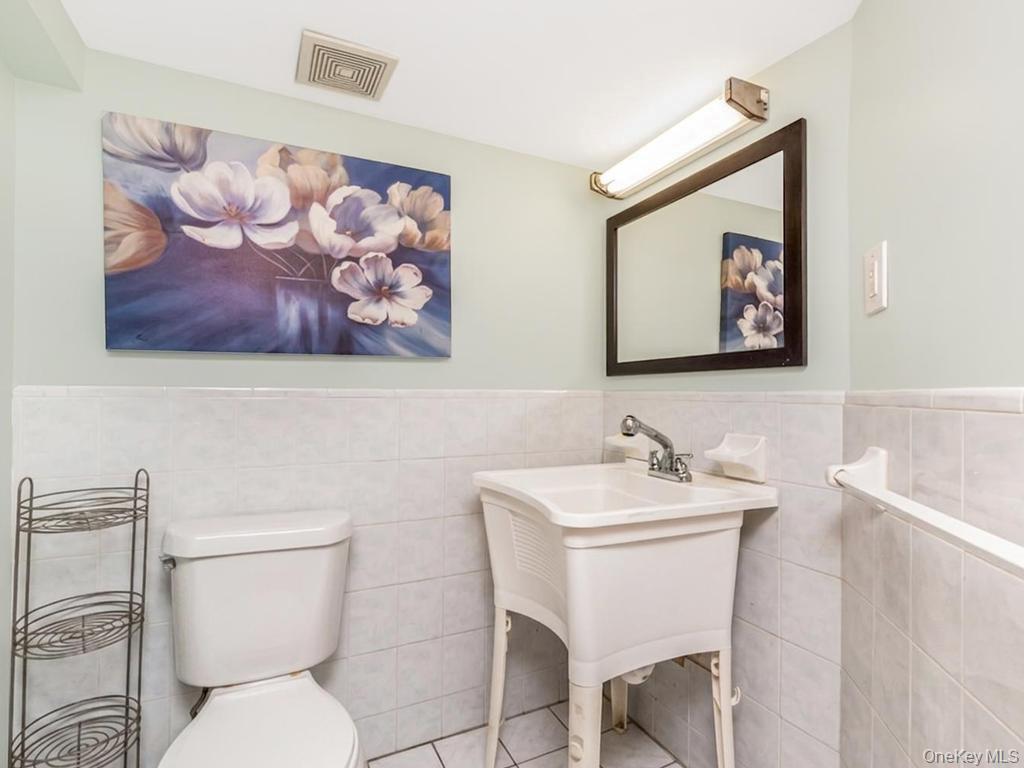 4004 Rombouts Avenue Property Photo 32