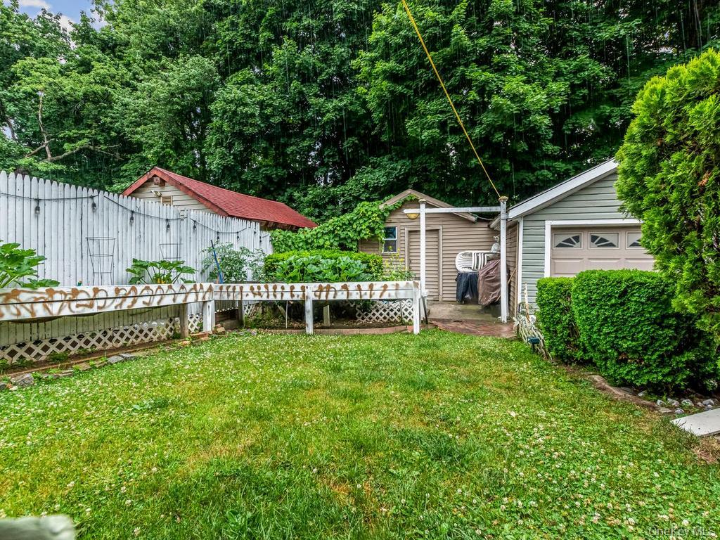 4004 Rombouts Avenue Property Photo 35