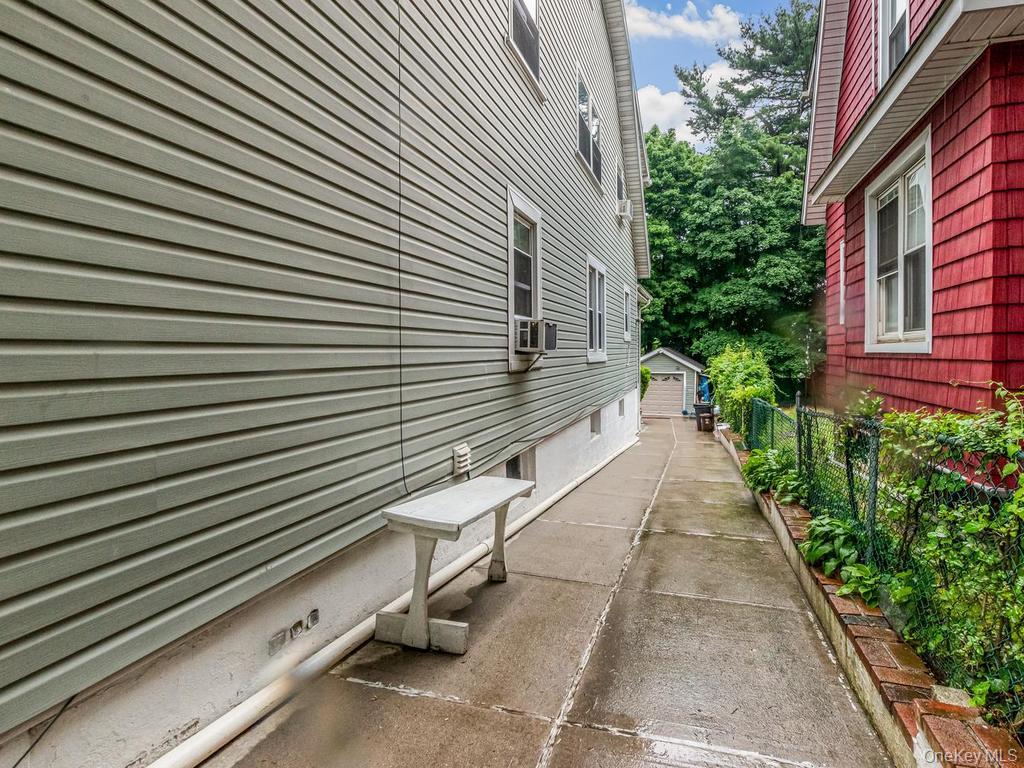 4004 Rombouts Avenue Property Photo 37
