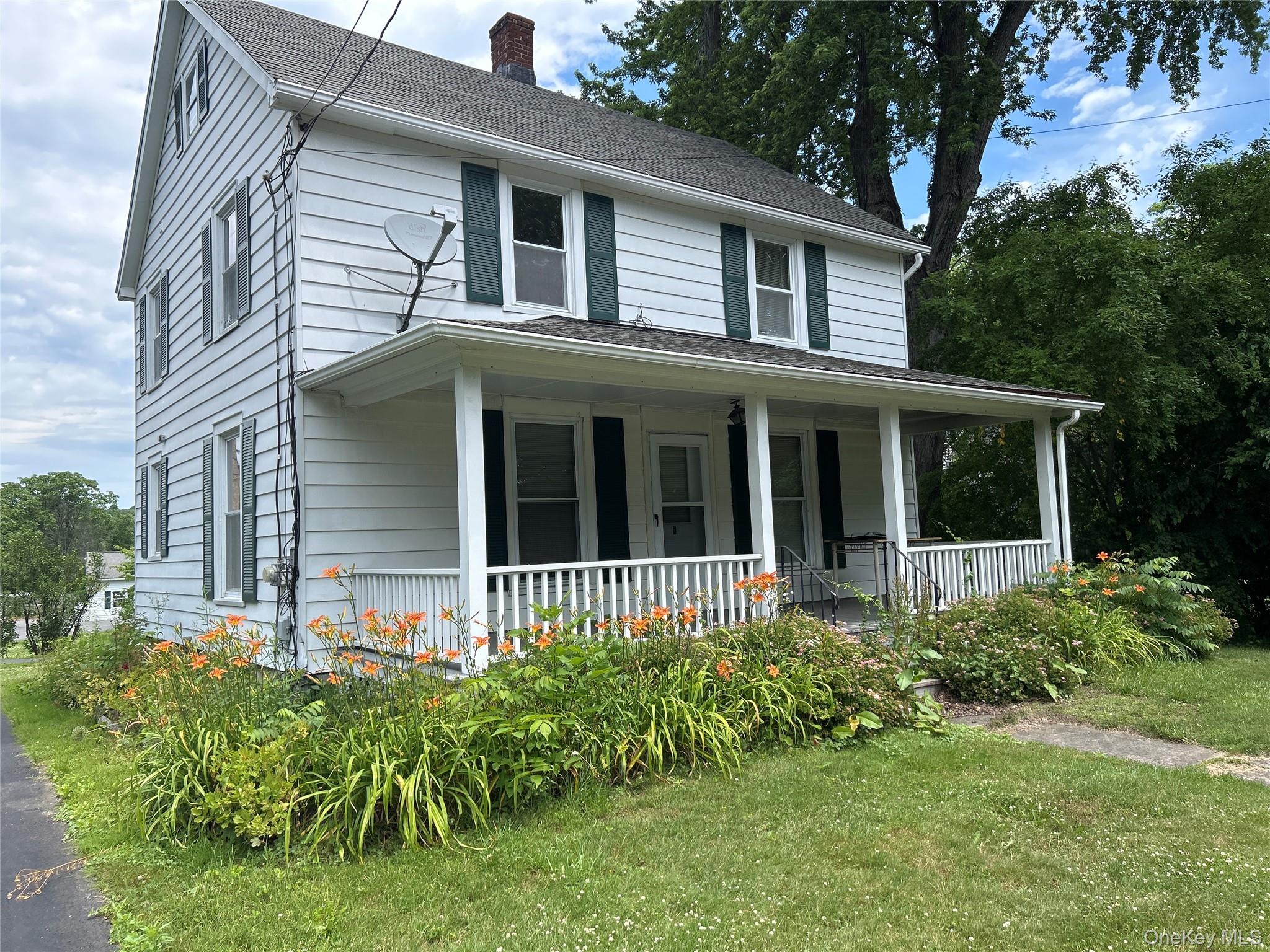 5851 S Elm Avenue Property Photo 1