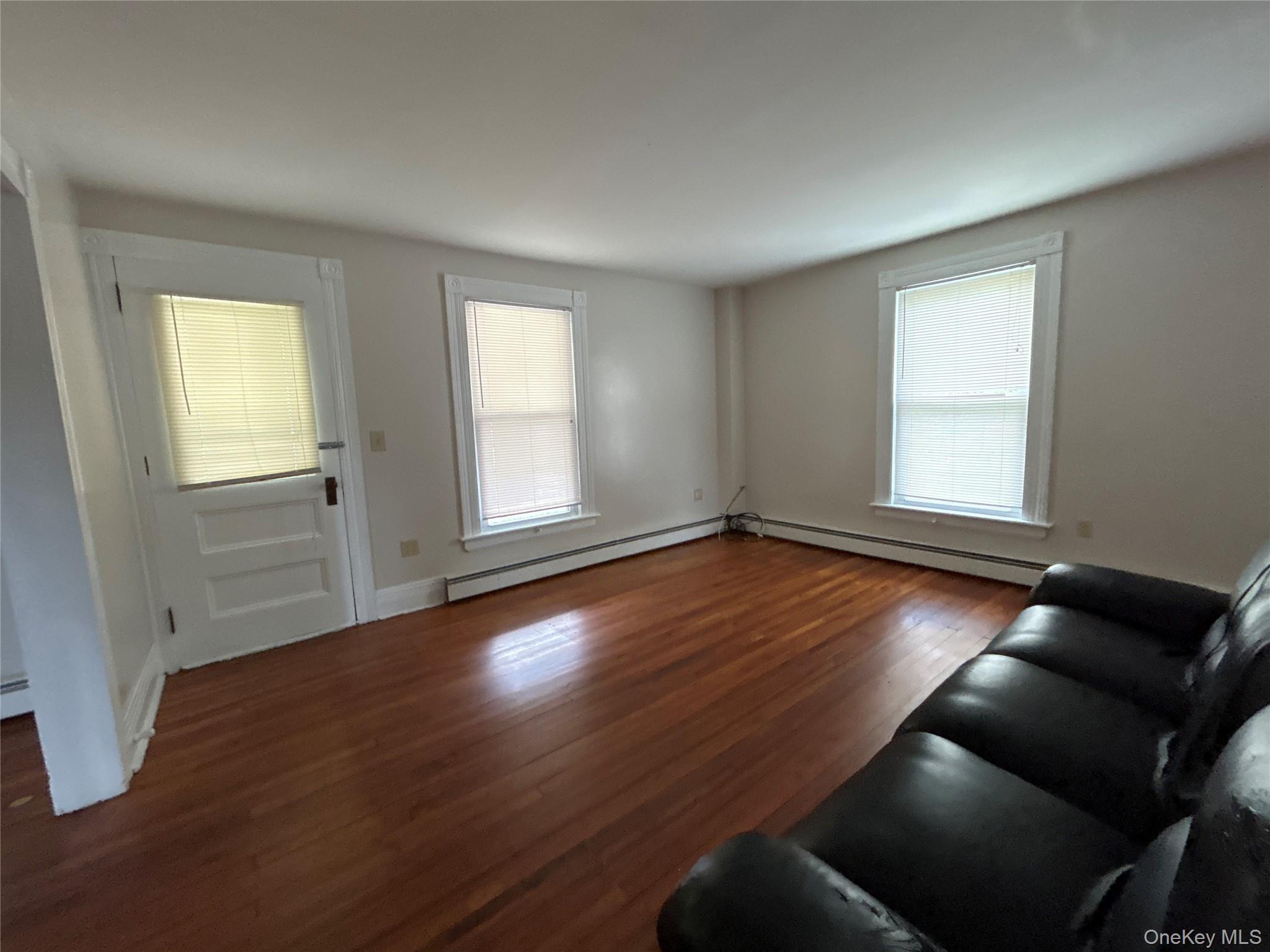 5851 S Elm Avenue Property Photo 2