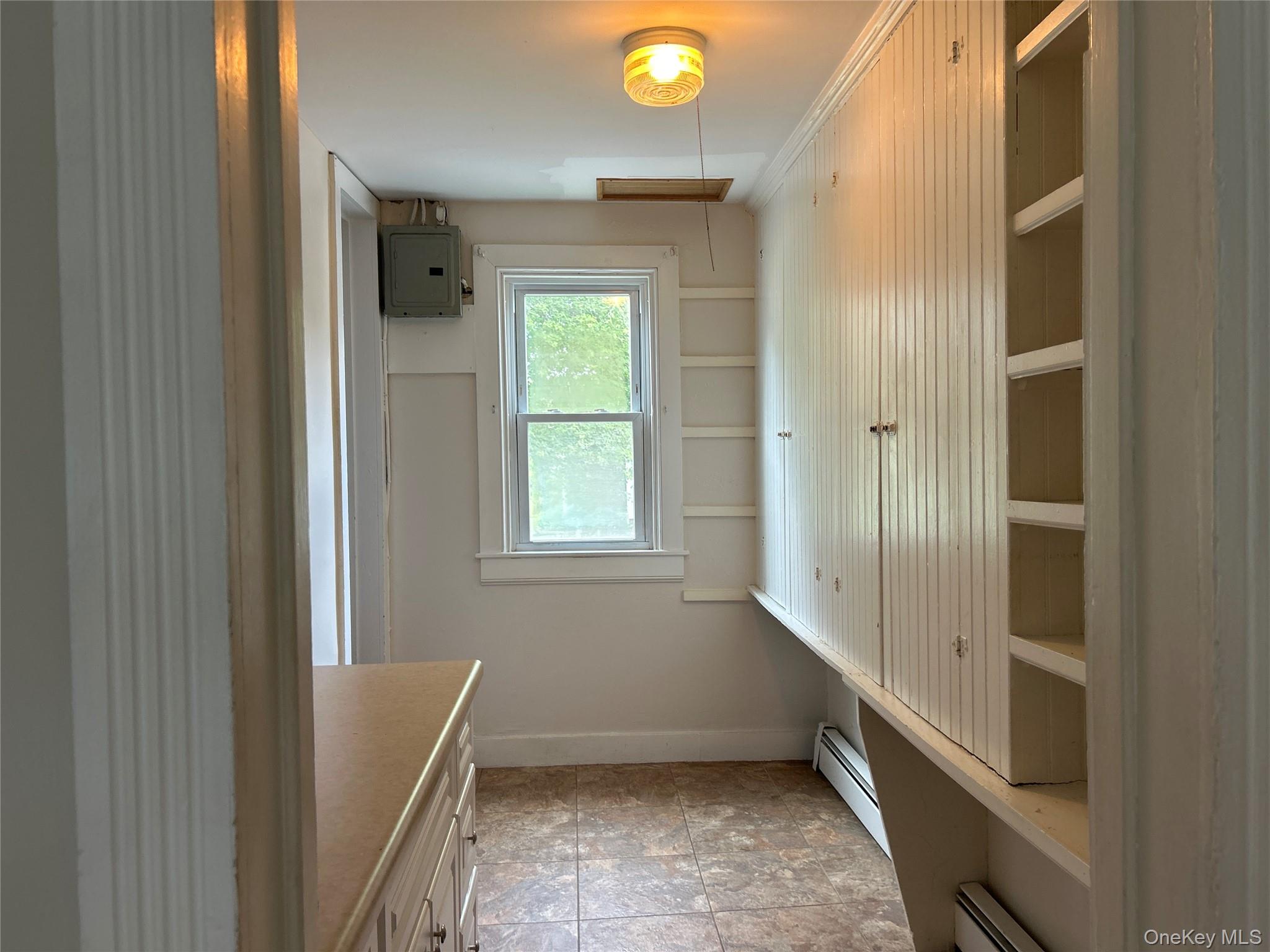 5851 S Elm Avenue Property Photo 7