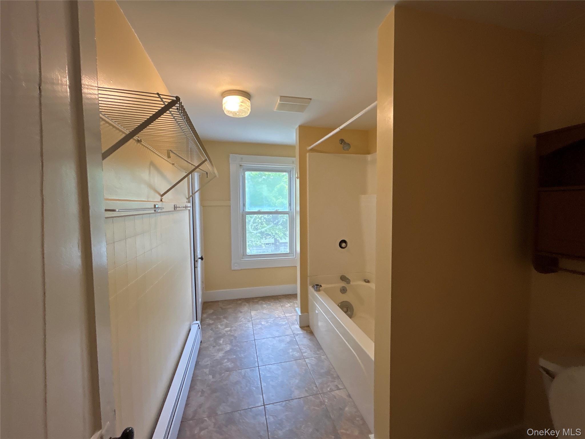 5851 S Elm Avenue Property Photo 11