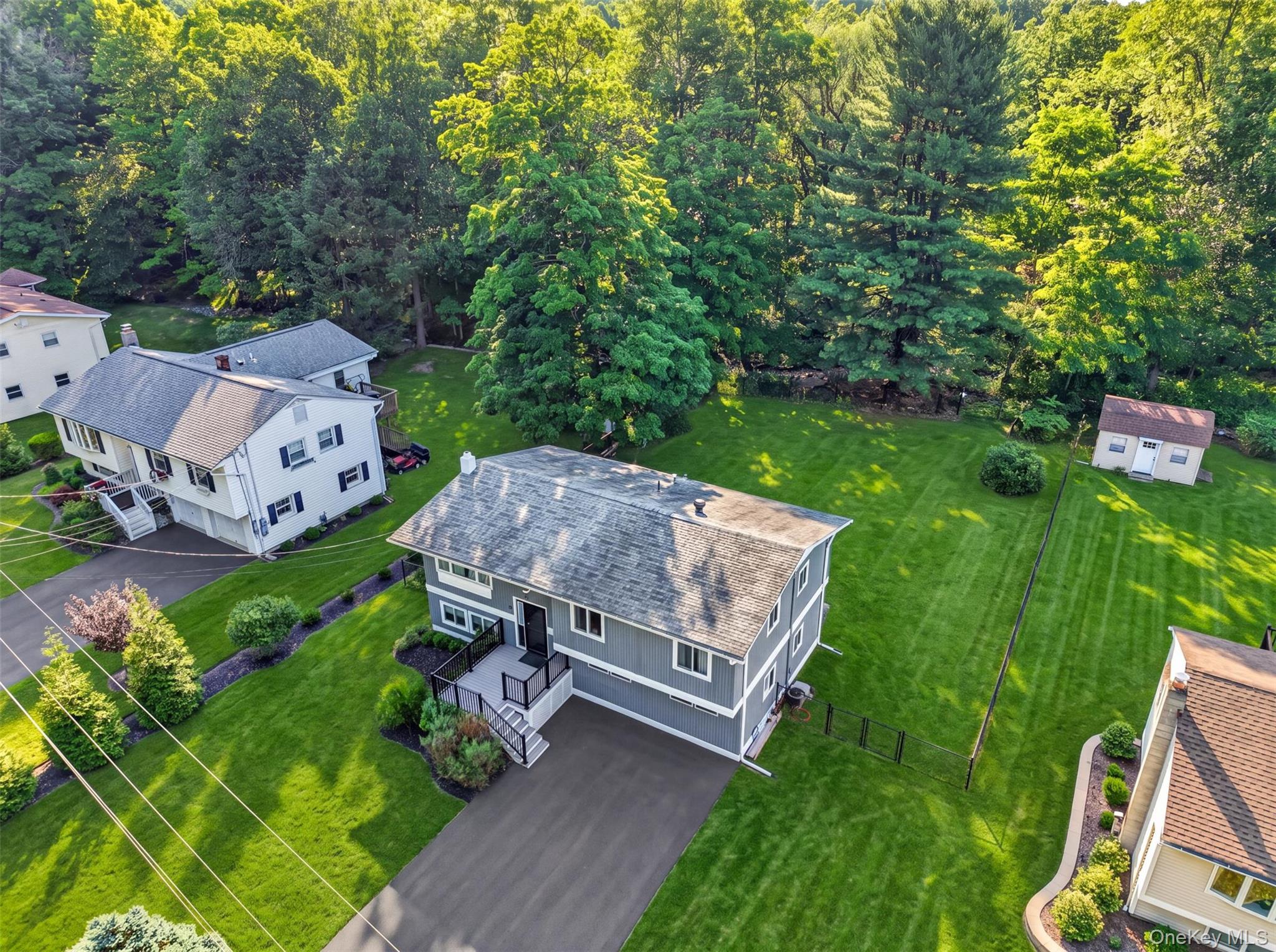 92 Boulevard Property Photo 2