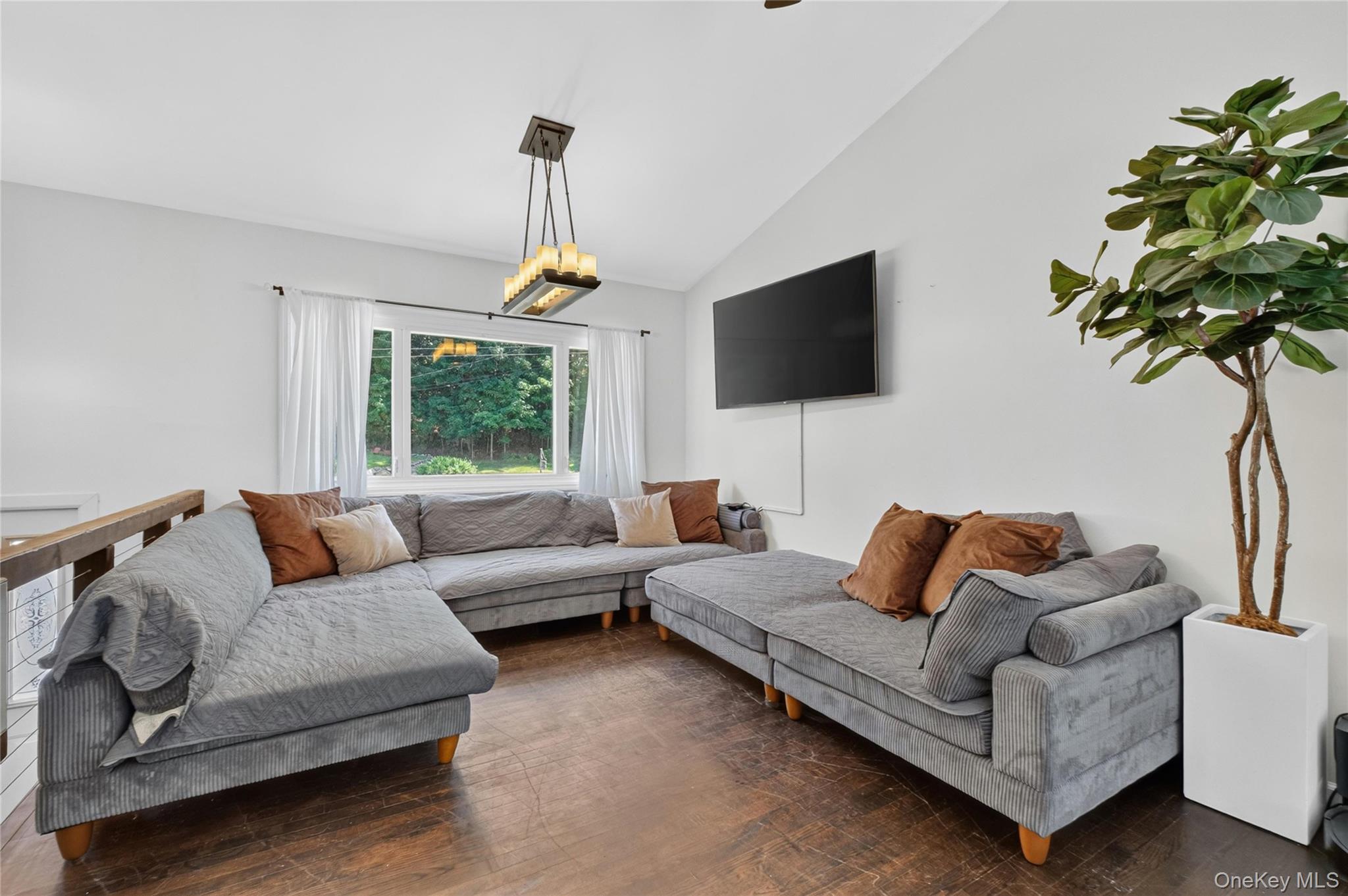 92 Boulevard Property Photo 6