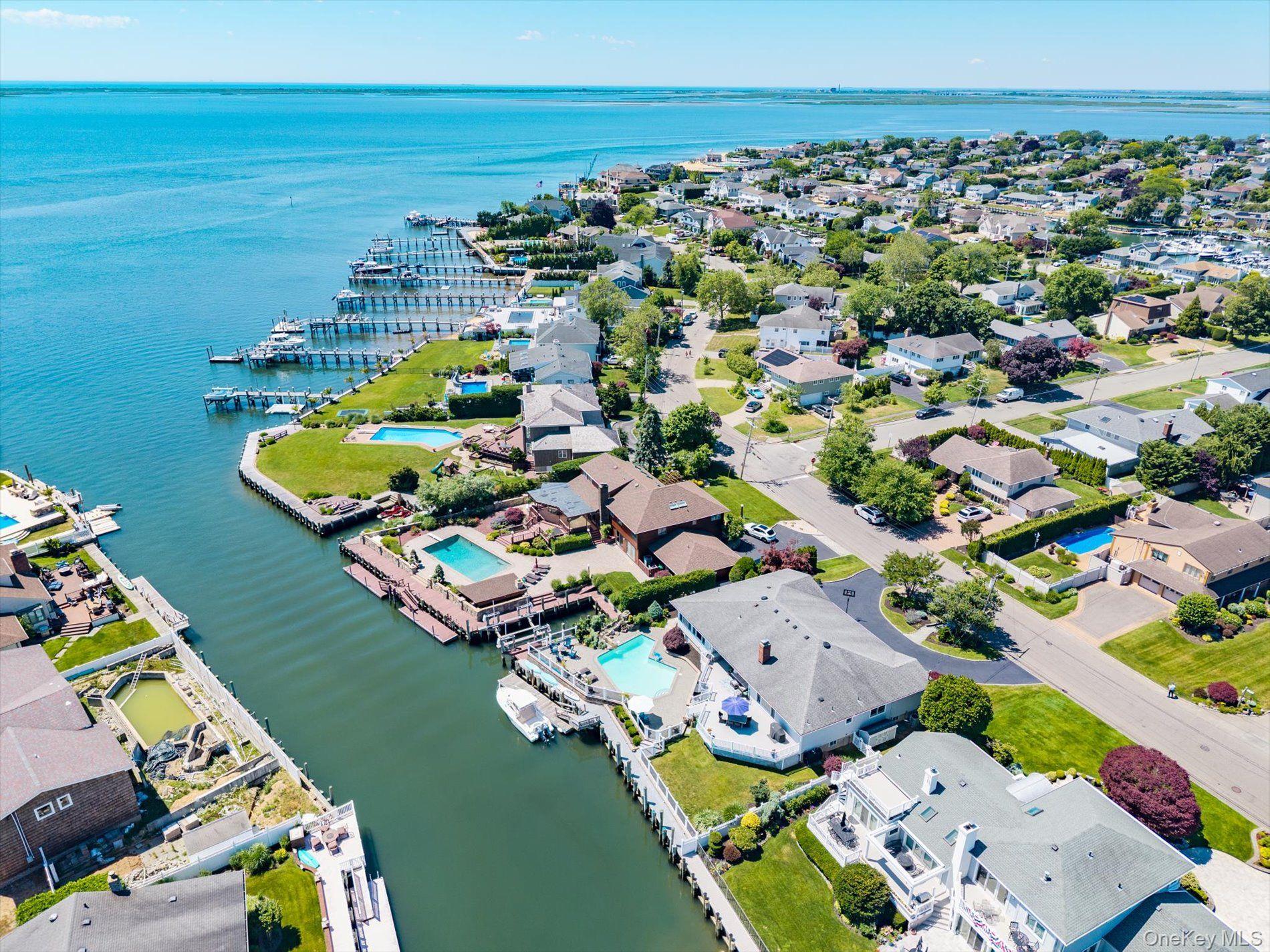 280 Bay Drive Property Photo 2