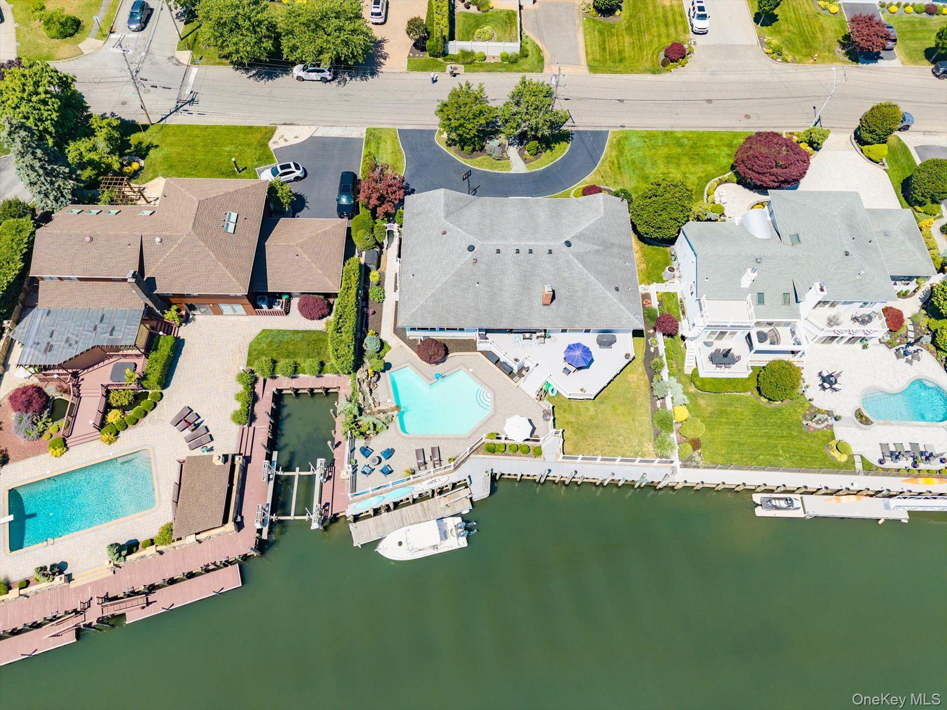 280 Bay Drive Property Photo 3