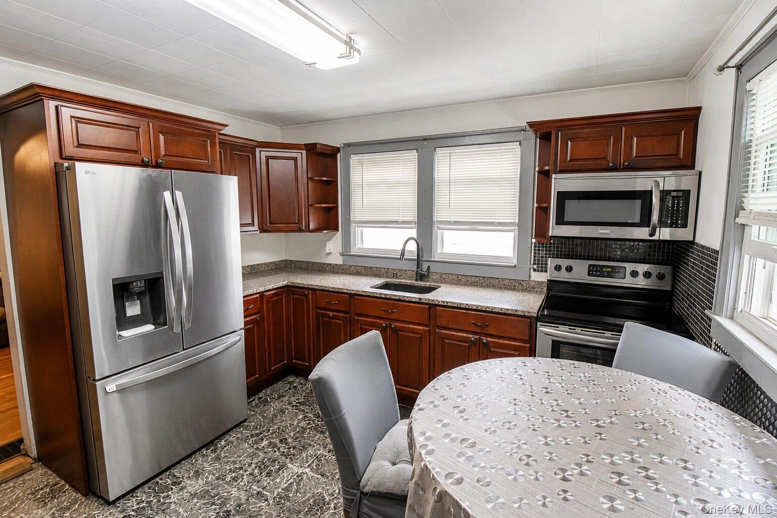 15 S Plank Road Property Photo 3