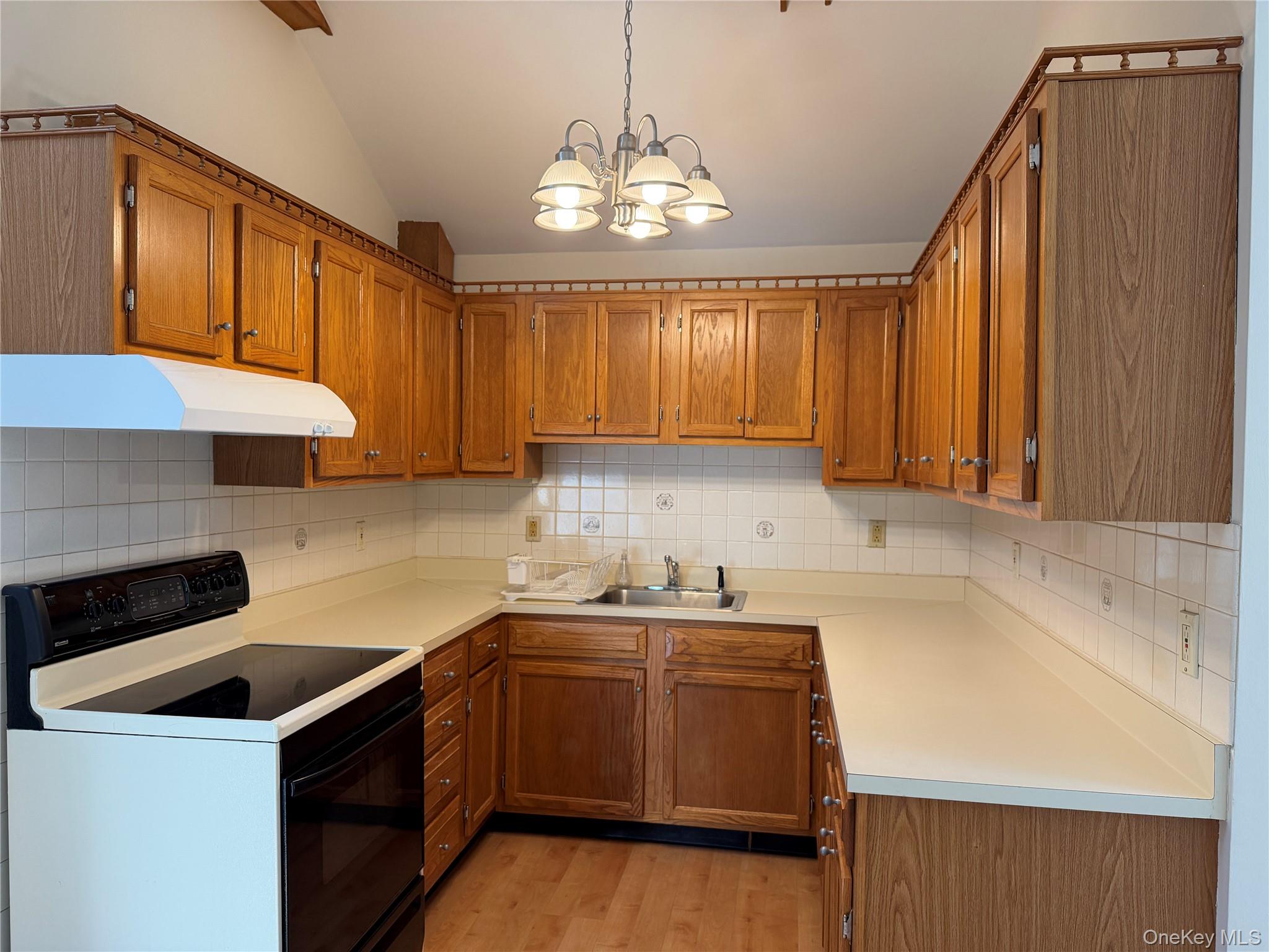 18 Cottage Lane Property Photo 8