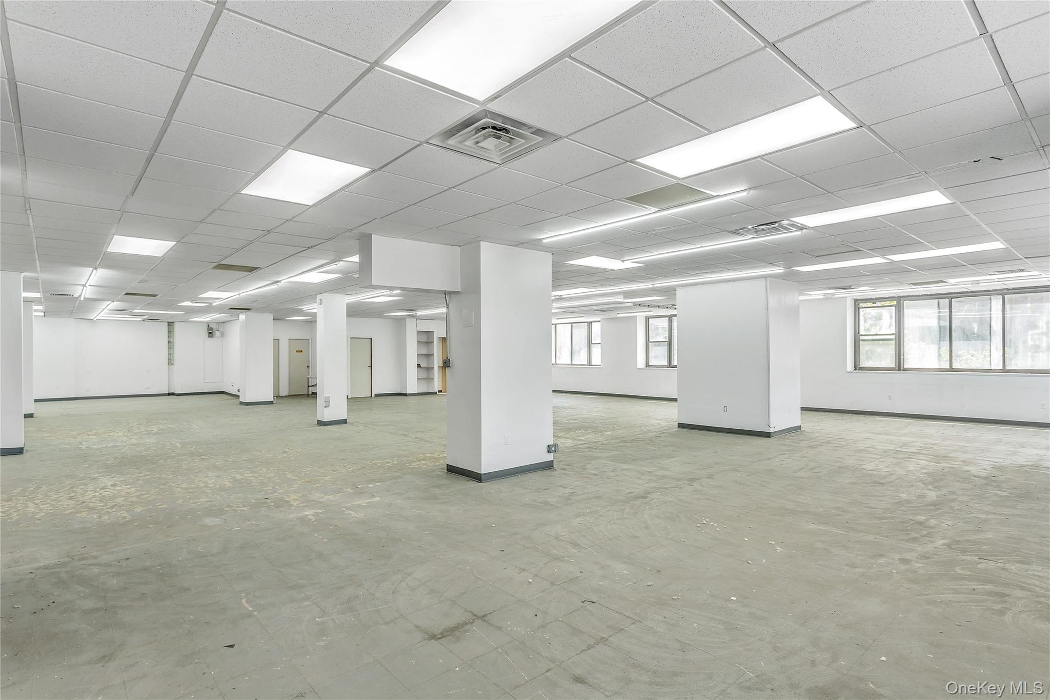 33-01 Queens Boulevard Street Property Photo 4