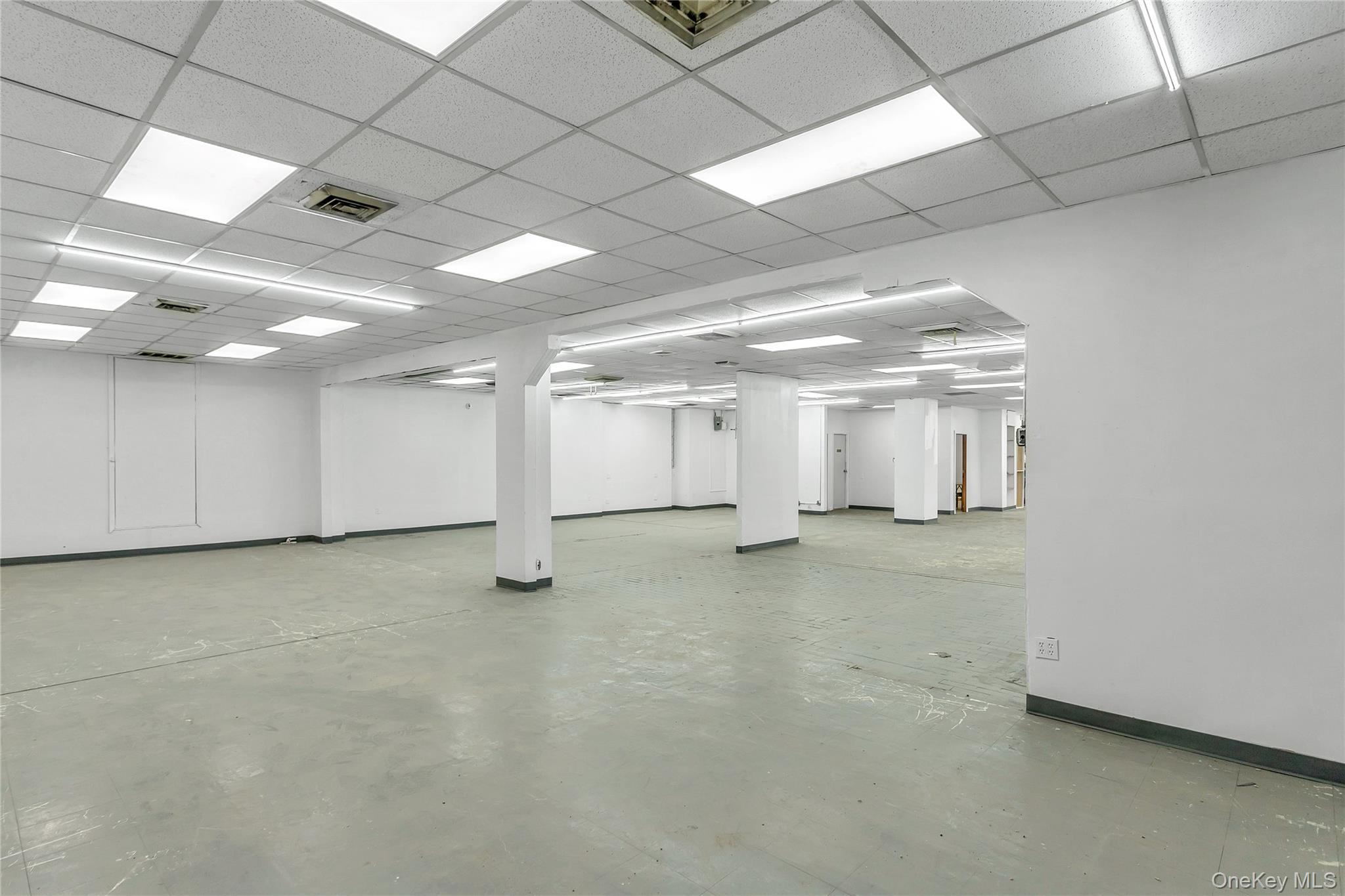 33-01 Queens Boulevard Street Property Photo 6