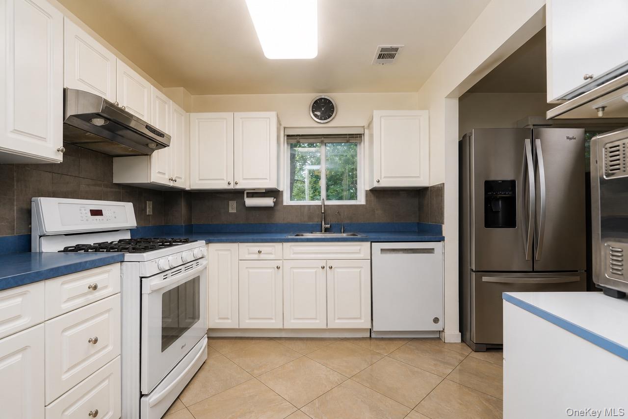 64 Amanda Court Property Photo 13