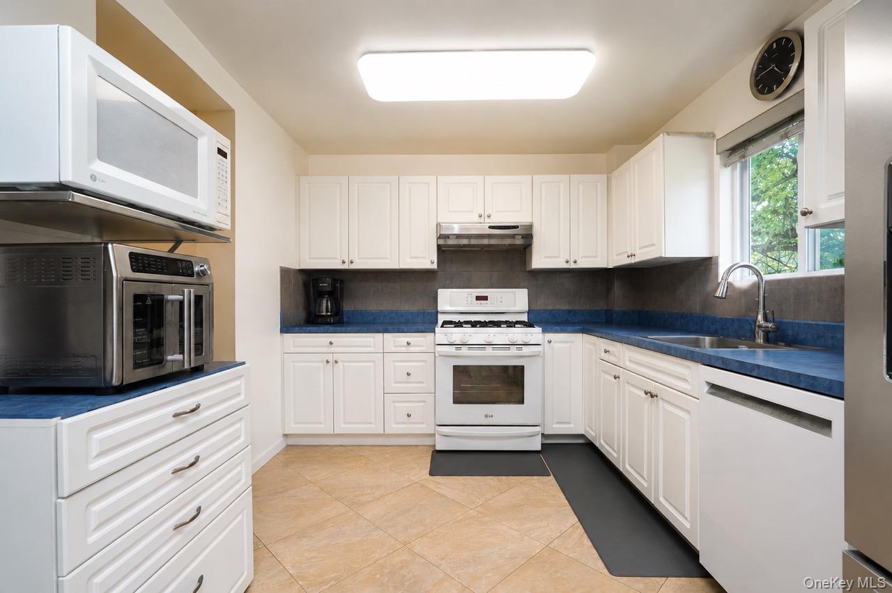 64 Amanda Court Property Photo 17