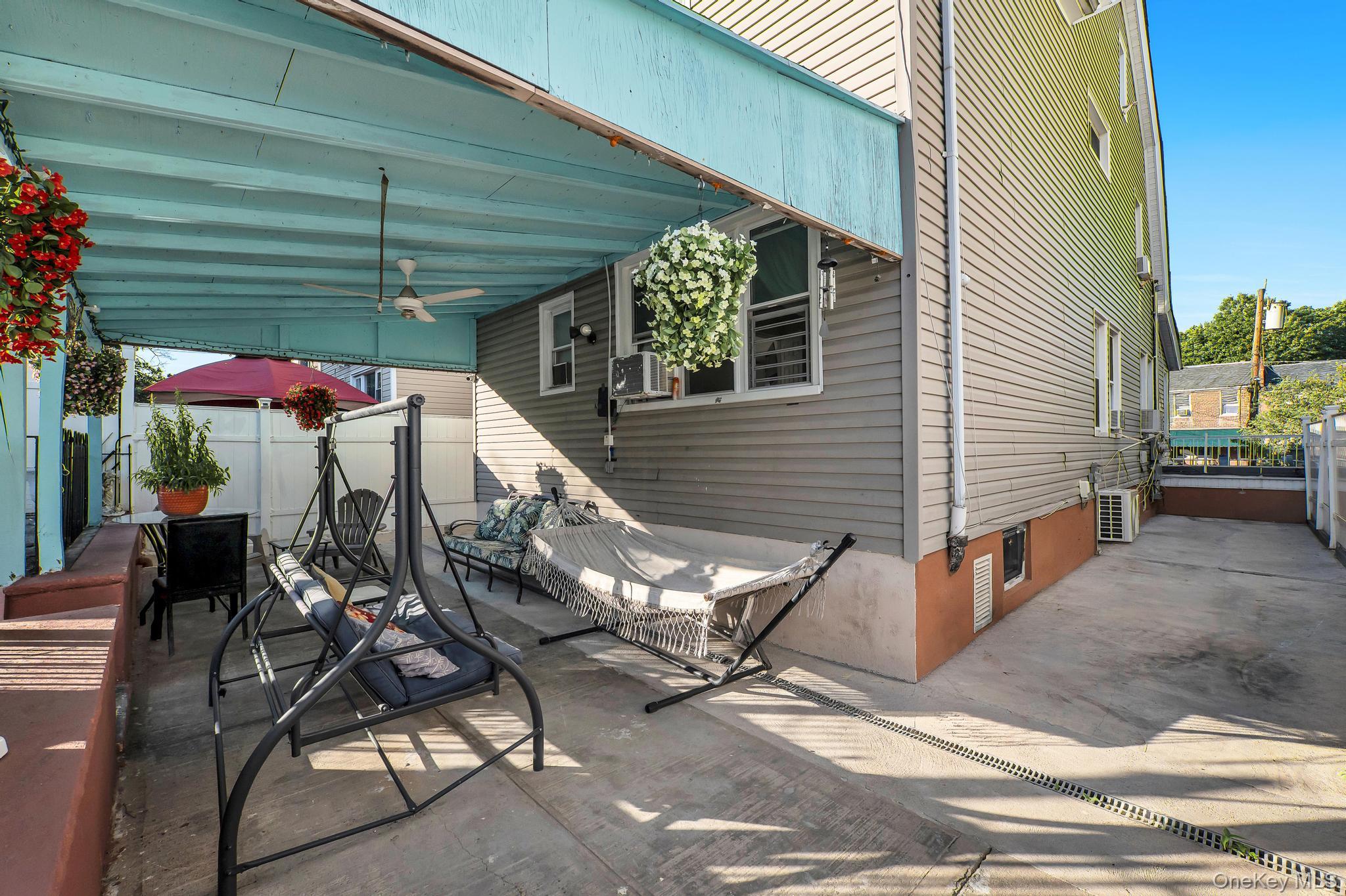 1651 Hering Avenue Property Photo 8