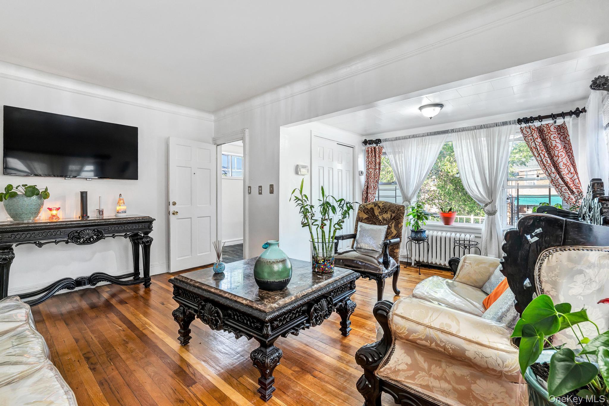 1651 Hering Avenue Property Photo 11